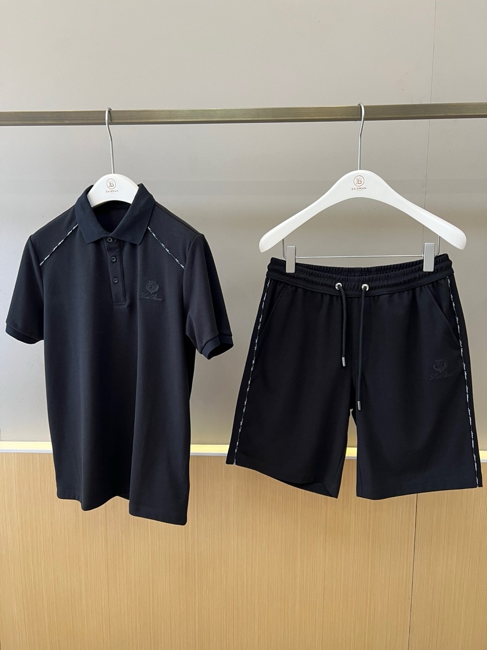 新品Lor* Piana套装春夏新款，一套不拆/套 2026男士经典刺绣徽标基础款纯色圆领短袖T恤衫+工装抽绳短裤套装！