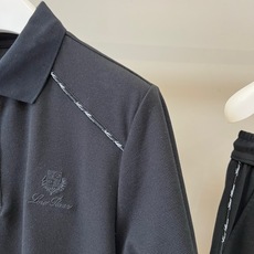新品Lor* Piana套装春夏新款,一套不拆/套 2026男士经典刺绣徽标基础款纯色圆领短袖T恤衫+工装抽绳短裤套装! 新品Lor* Piana套装春夏新款,一套不拆/套 2026男士经典刺绣徽标基础款纯色圆领短袖T恤衫+工装抽绳短裤套装!