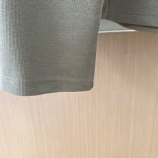 新品Prada套装一套不拆 /套 2026SS夏季新款,男士经典拉链口袋三角标徽章装饰商务休闲短袖POLO衫+抽绳短裤 新品Prada套装一套不拆 /套 2026SS夏季新款,男士经典拉链口袋三角标徽章装饰商务休闲短袖POLO衫+抽绳短裤