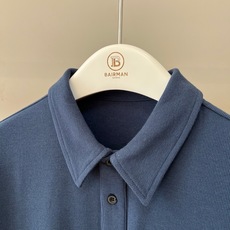 新品Prada套装一套不拆 /套 2026SS夏季新款,男士经典拉链口袋三角标徽章装饰商务休闲短袖POLO衫+抽绳短裤 新品Prada套装一套不拆 /套 2026SS夏季新款,男士经典拉链口袋三角标徽章装饰商务休闲短袖POLO衫+抽绳短裤