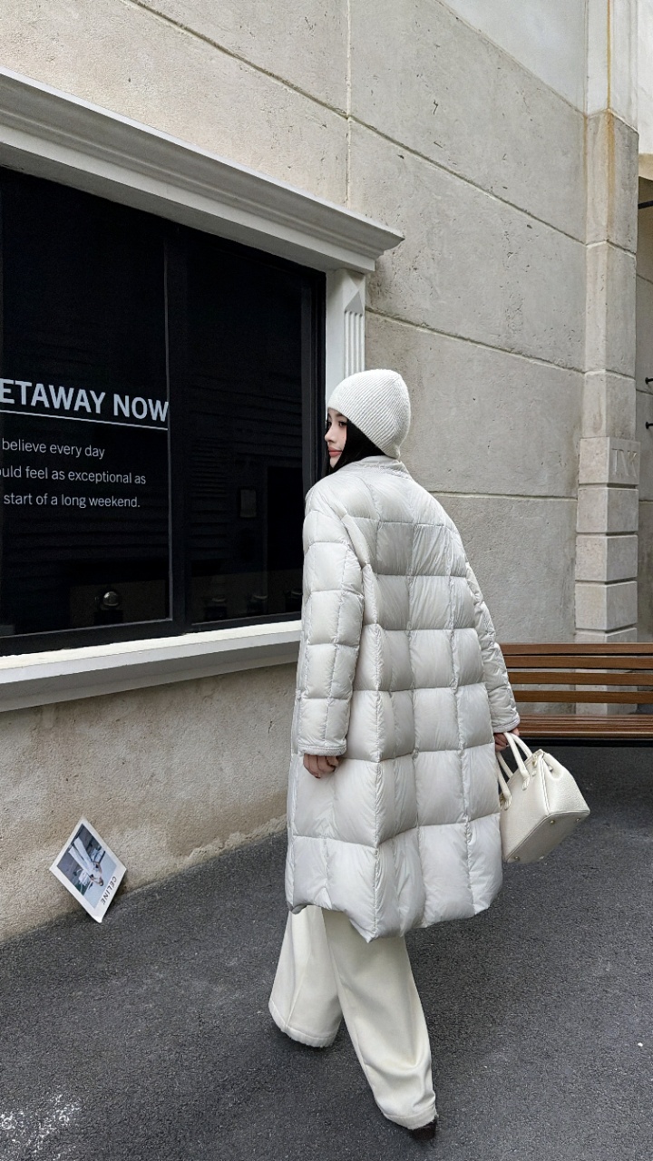 💰505
🔥🔥爆款羽绒服  四色SM  90白鸭绒
  款号：LLA105