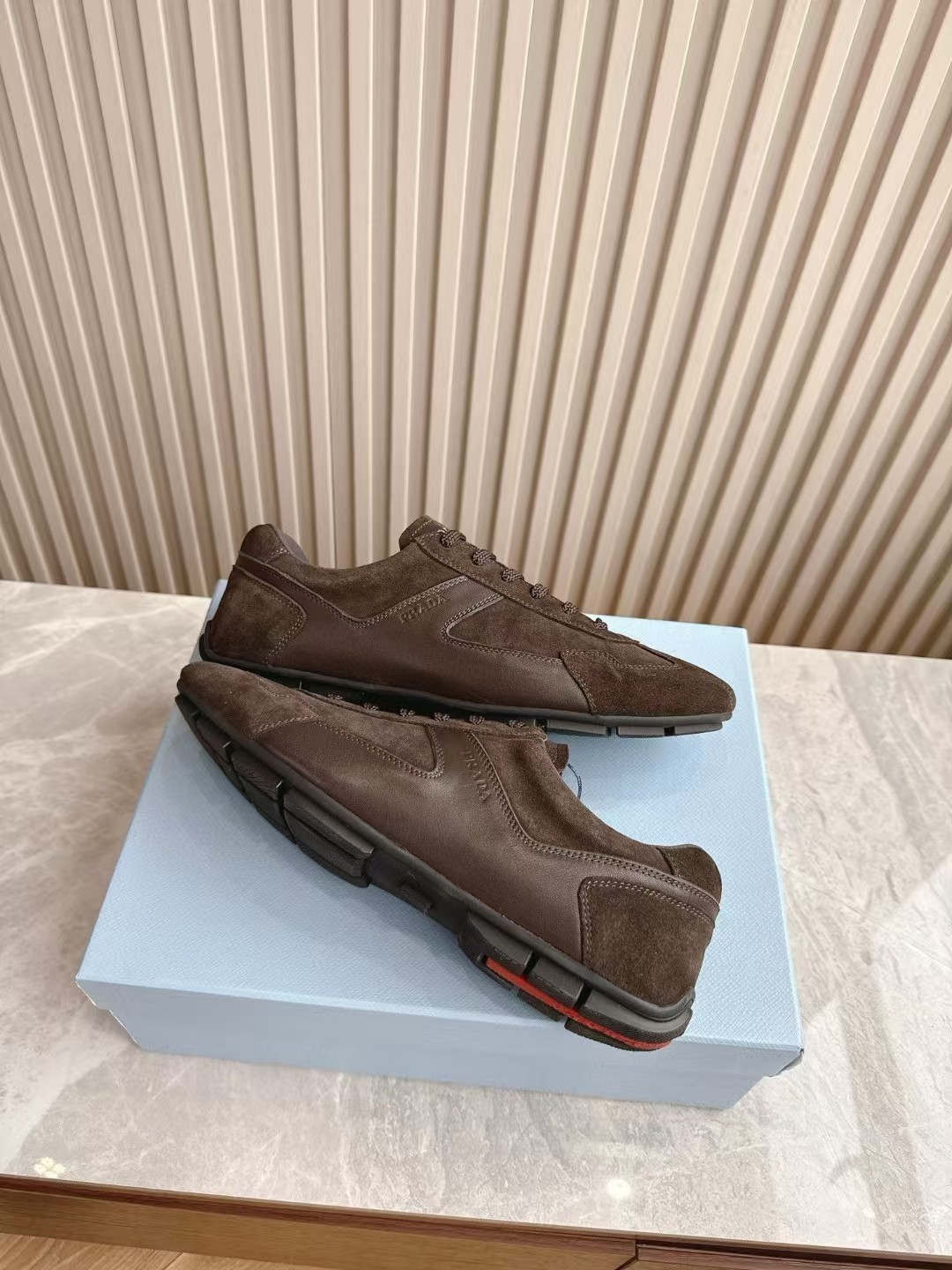 NO:405764,Women and men 10 (top version) 25ss new PRADA, couple casual shoes, original 1 to 1 developed, high-quality mercerized beef tiles with imported cowhide, inner silk sheepskin, outsole rubber, comfortable and soft on the feet Size women's size 35-41 (41 customized) Men's size 38-45 (38 39 45 customized), casual shoes/sports shoes, prada, sneakers, cowhide, sheepskin19860909女男10（顶级版本） 25ss新款PRADA,情侣休闲鞋,原版1比1开发,面料高丝光牛猄配进口牛皮,内里丝绸羊皮,大底橡胶,上脚舒适柔软 码数女码35-41（41订做）  男码38-45（38 39 45订做）,休闲鞋/运动鞋,prada,sneakers,cowhide,sheepskin,Women's Shoes
