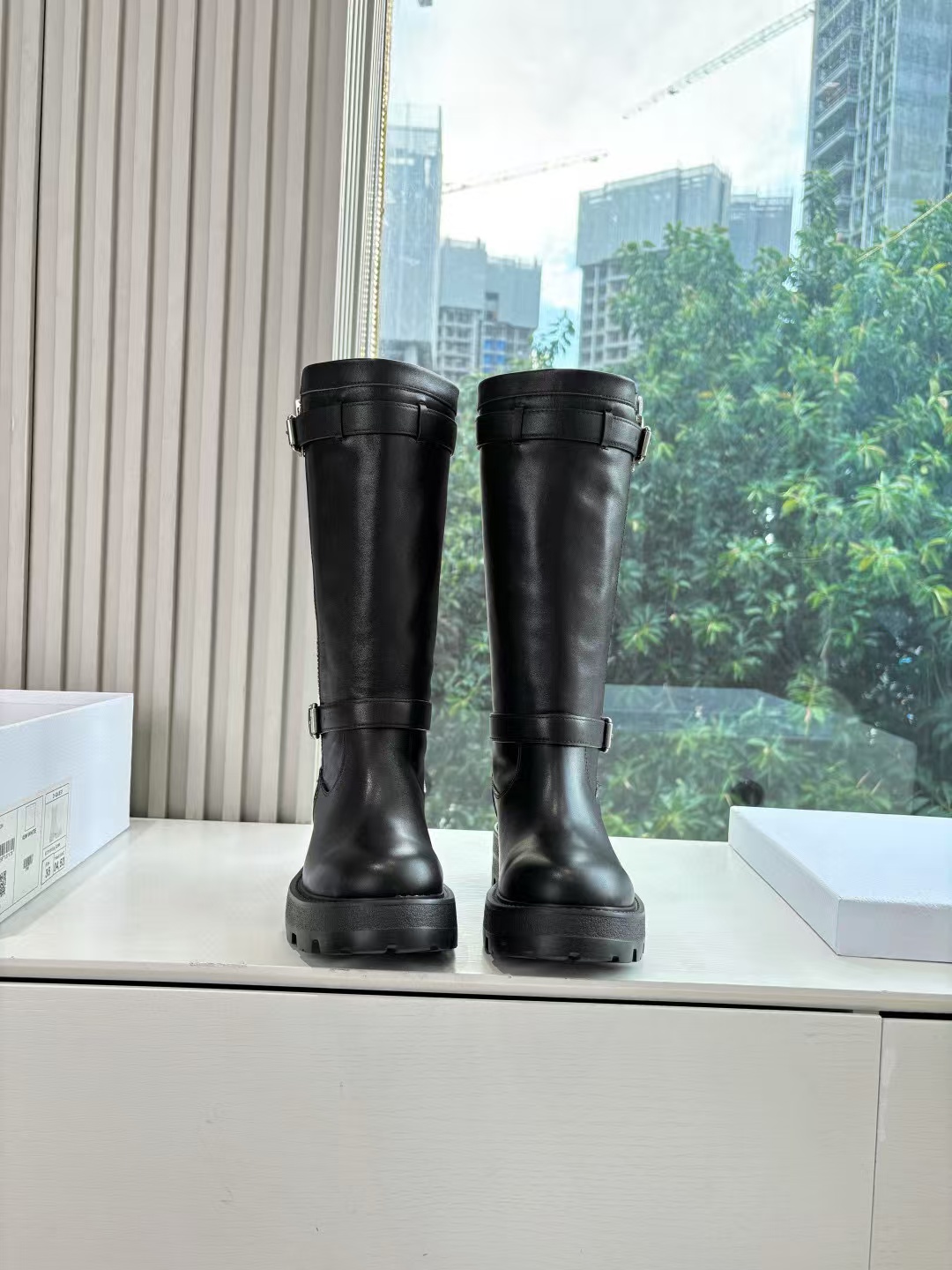 NO:493666,Miss Dior CD 2025 autumn and winter boots Miss Dior CD2025 autumn and winter latest color high-end poster D-Major electric embroidery color-blocking letter logo round toe middle tube graffiti women's boots and feet knight boots fabric original cowhide inner lining original inner sole open mold sole size 35-41, boots, dior, dior, boots, cowhide19860909出 Miss Dior 迪奥 CD 2025秋冬长靴 Miss Dior 迪奥 CD2025秋冬最新色高定海报款D-Major电绣拼色字母logo 圆头中筒涂鸦女靴脚骑士靴 面料原版牛皮 内里原版内里 鞋底开模鞋底 尺码35-41,靴子,dior,dior,boots,cowhide,Women's Shoes