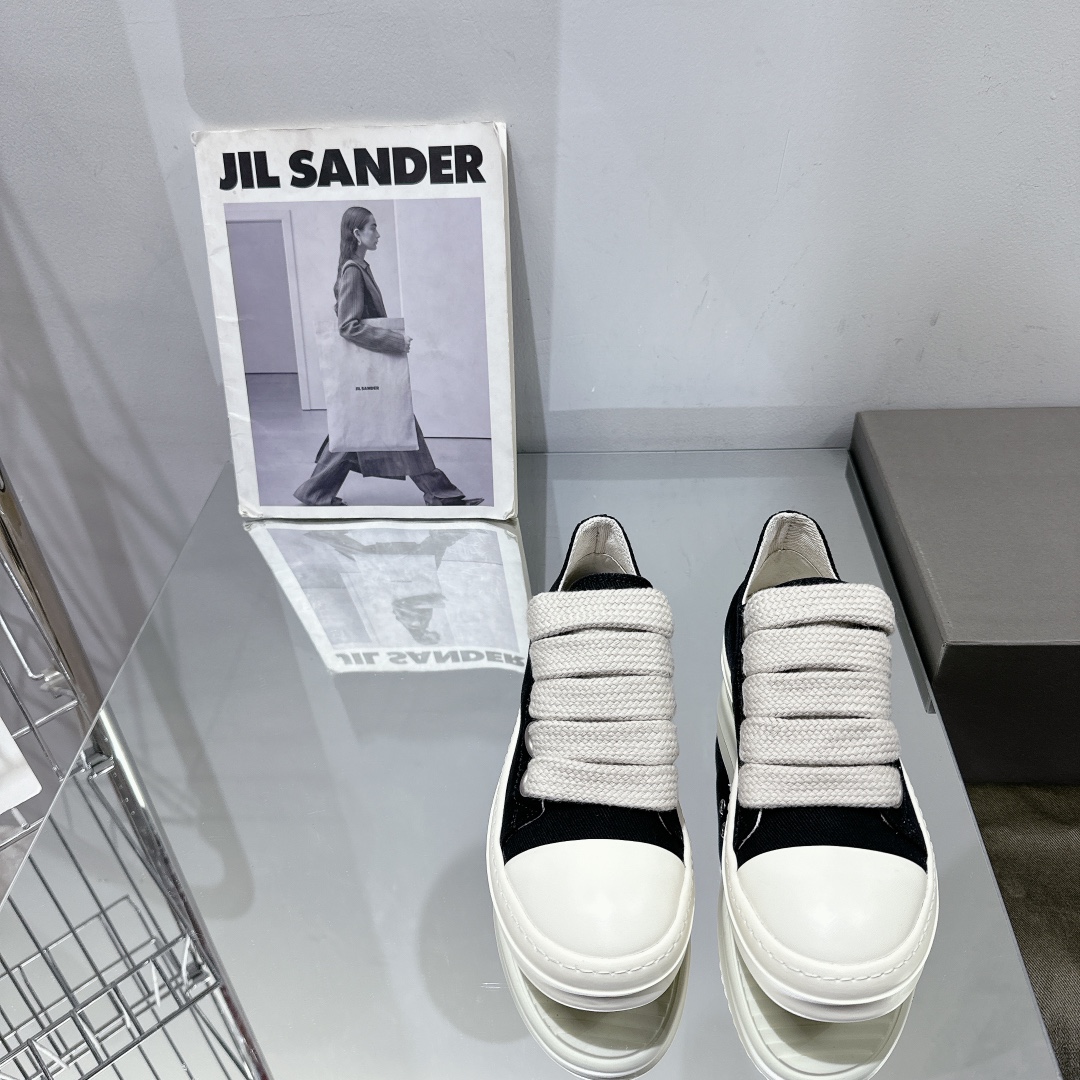 NO:243734,Men's 10 RO Owens Rickowens Main line Watermelon head style Button denim material, and needlework spacing are ultimately restored!  The texture is delicate and invincible, and the touch of luxury goods!  Large eyes, thick shoelaces, showing avant-garde and trendy denim lining, outsole, TPU milky sole, Owens' classic style, elegant and timeless, new shoe king in the second half of the year, diverse outfits and trendy styles. Size 35-45, casual shoes/sports shoes, sneakers19860909男10 RO欧文斯Rickowens 主线 西瓜头款式 纽扣牛仔布材质,和针车间距都是极致还原！ 质感细腻无敌,奢侈品的触感！ 大几眼 粗鞋带 尽显前卫与潮流 牛仔布内里 大底TPU奶香大底 欧文斯家经典版型 优雅永不过时 下半年新进鞋王,多样性穿搭潮流爆款. 尺码35-45,休闲鞋/运动鞋,sneakers,Women's Shoes