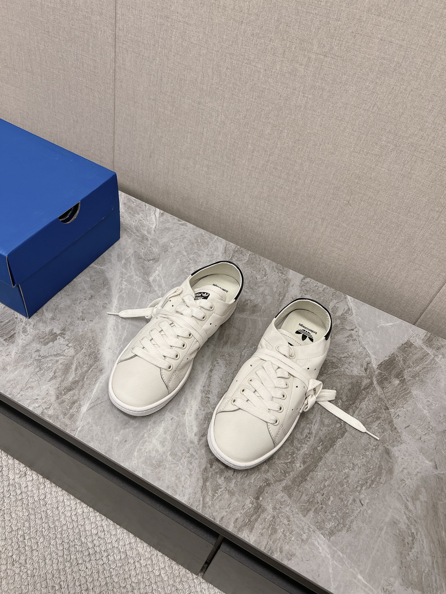 New Season Shoes: Retro Style with Green Sheep’s Face, Gel Core, and Bold Design - 图片 1