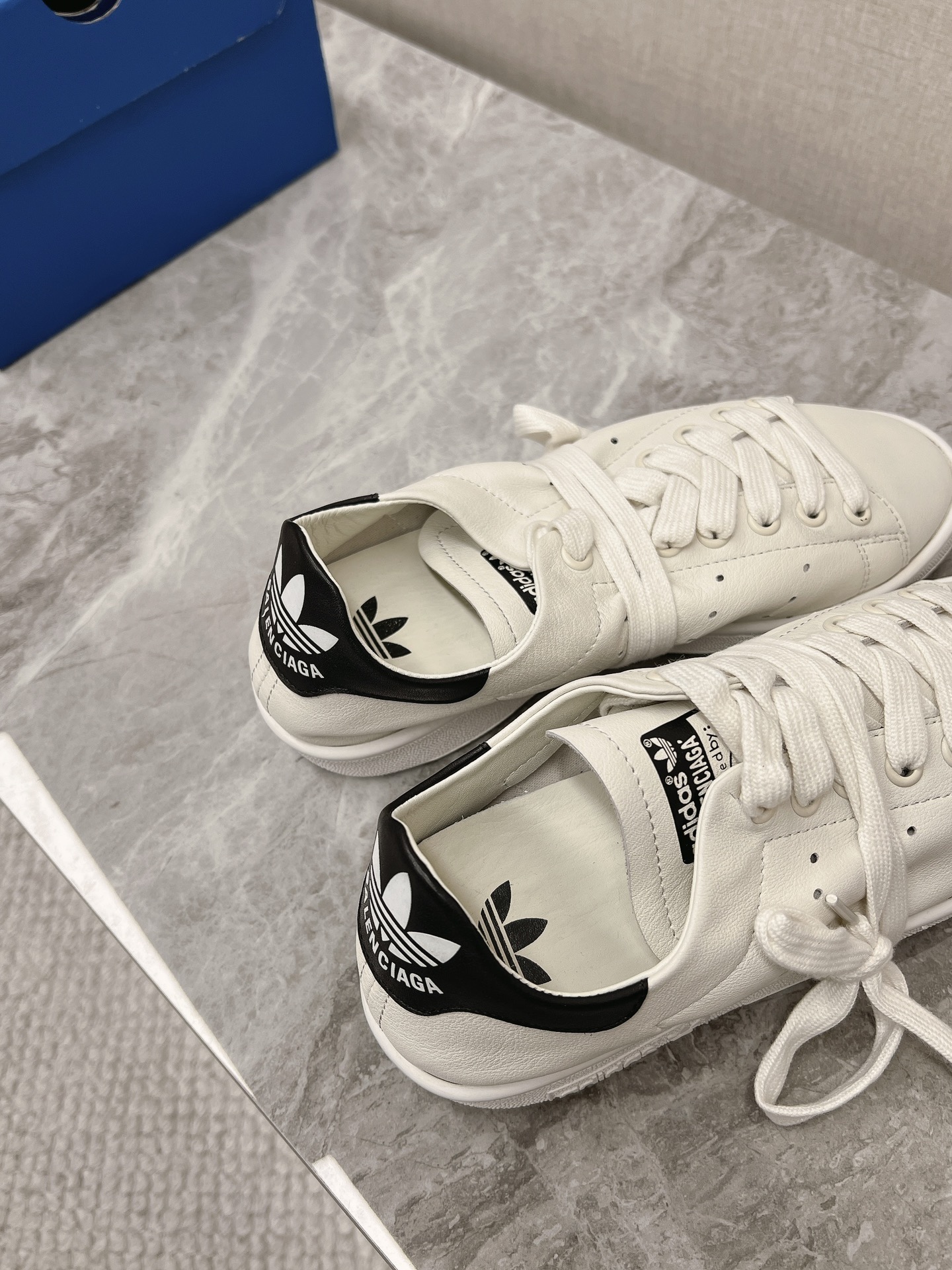 New Season Shoes: Retro Style with Green Sheep’s Face, Gel Core, and Bold Design - 图片 5