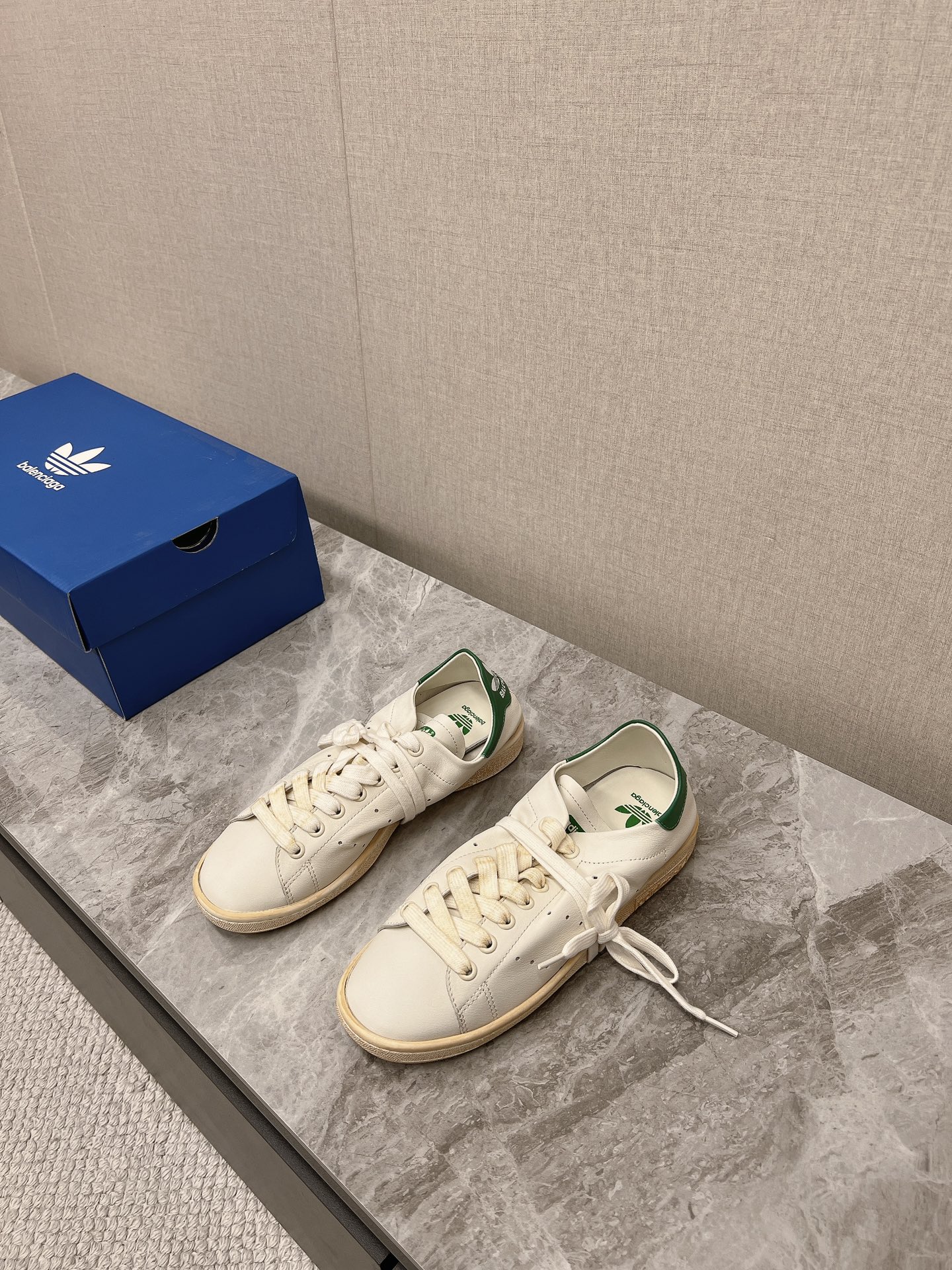 New Season Shoes: Retro Style with Green Sheep’s Face, Gel Core, and Bold Design - 图片 8