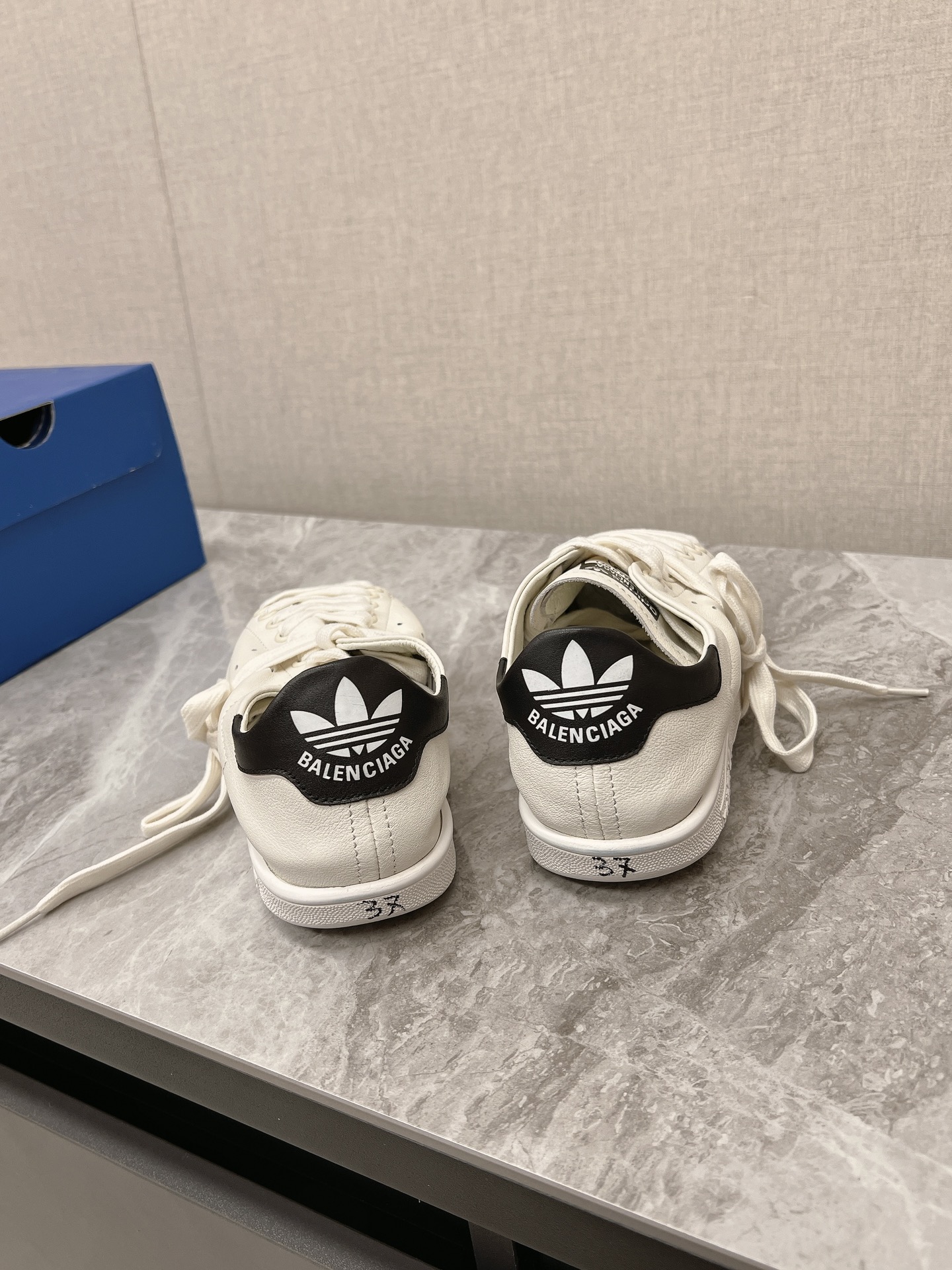 New Season Shoes: Retro Style with Green Sheep’s Face, Gel Core, and Bold Design - 图片 7