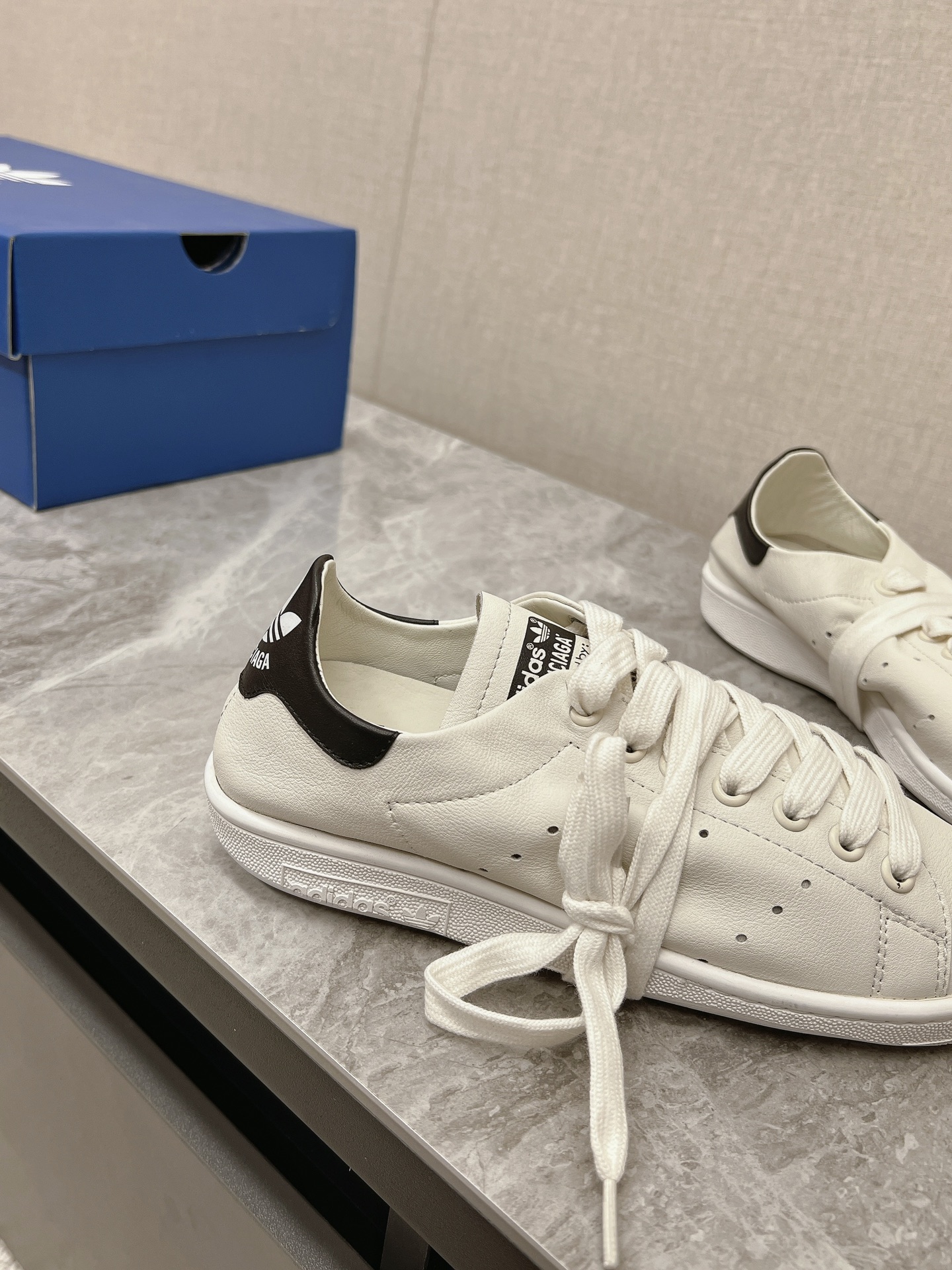 New Season Shoes: Retro Style with Green Sheep’s Face, Gel Core, and Bold Design - 图片 6