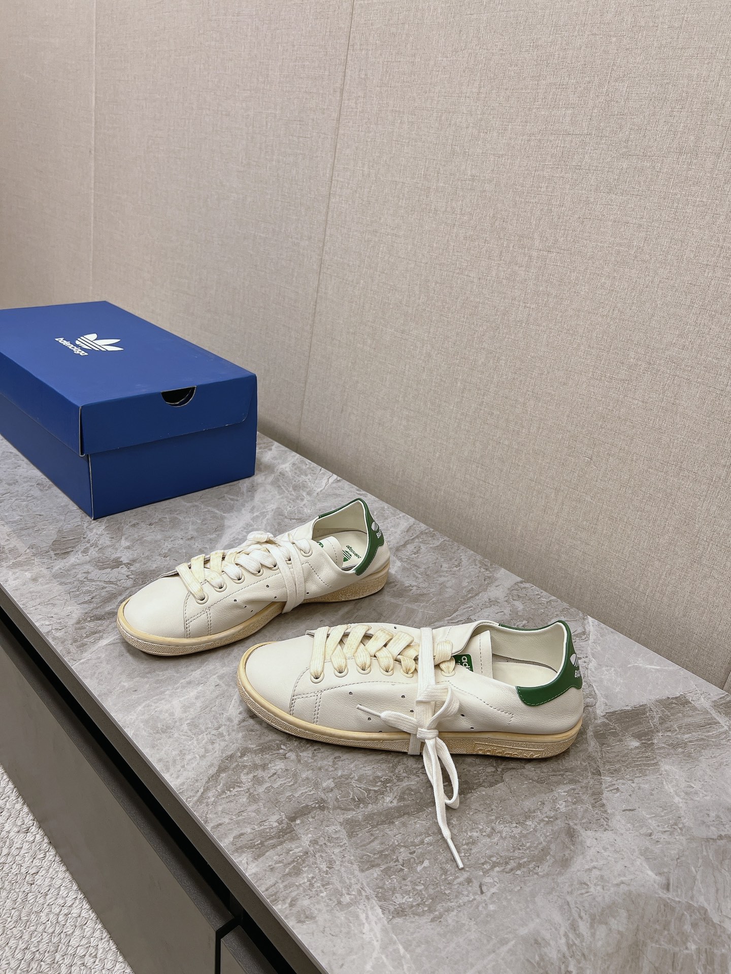 New Season Shoes: Retro Style with Green Sheep’s Face, Gel Core, and Bold Design - 图片 9