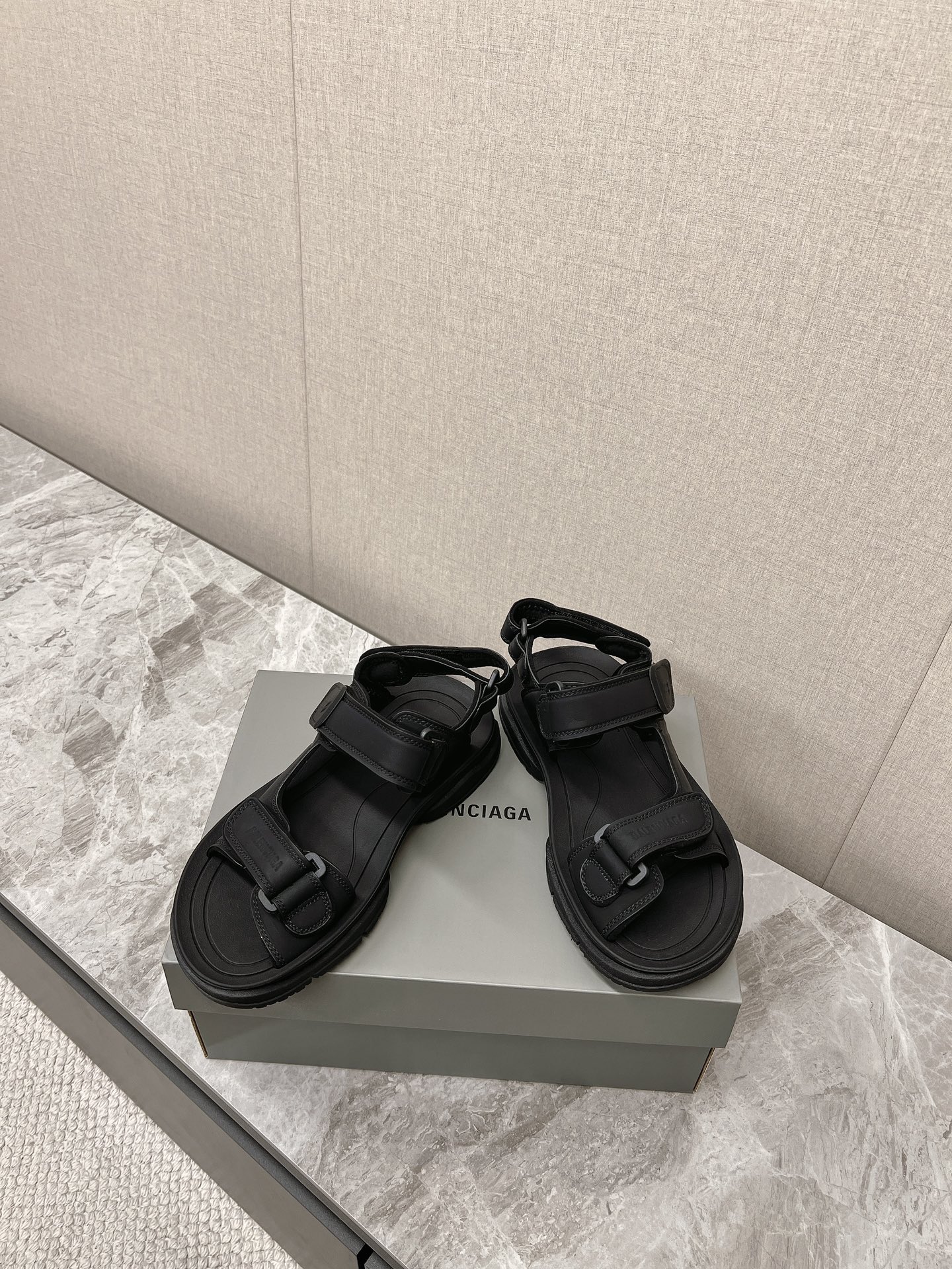Balen*Ciaga Paris Family Tourist Shoes: Comfortable and Stylish Streetwear with Magic Straps - 图片 5