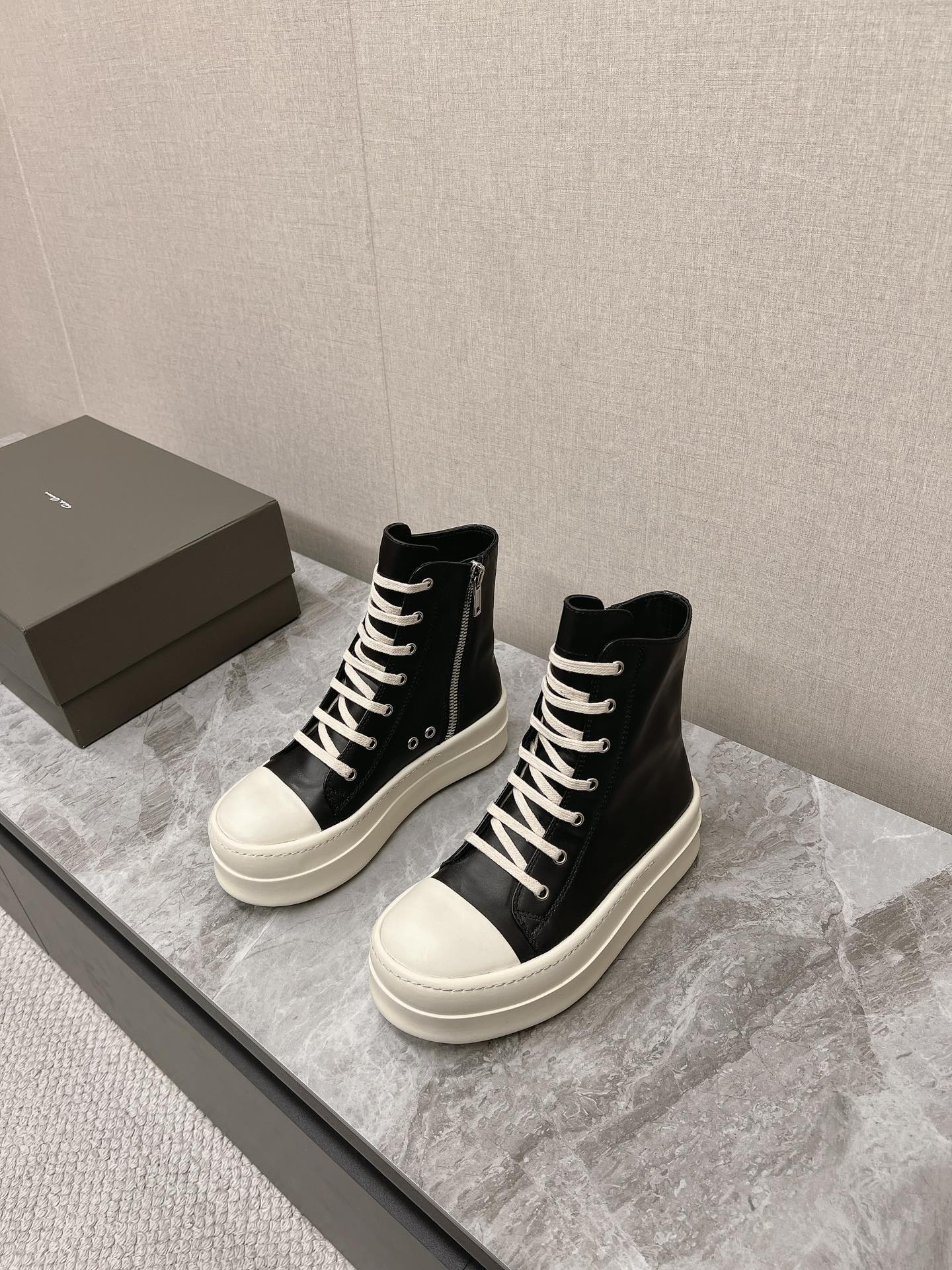 NO:243681,Men's 10 RO Owens Rickowens Main line Watermelon head high-top thick-soled style Imported water dyed cowhide material, and the spacing between needles are ultimately restored!  The texture is delicate and invincible, and the touch of luxury goods!  Cowhide inner, outsole, TPU milky sole, Owens' classic style, elegant and timeless, new shoe king in the second half of the year, diverse outfits and trendy styles. Size 35-45, casual shoes/sports shoes, sneakers, cowhide19860909男10 RO欧文斯Rickowens 主线 西瓜头高帮厚底款式 进口水染牛皮材质,和针车间距都是极致还原！ 质感细腻无敌,奢侈品的触感！ 牛皮内里 大底TPU奶香大底 欧文斯家经典版型 优雅永不过时 下半年新进鞋王,多样性穿搭潮流爆款. 尺码35-45,休闲鞋/运动鞋,sneakers,cowhide,Women's Shoes