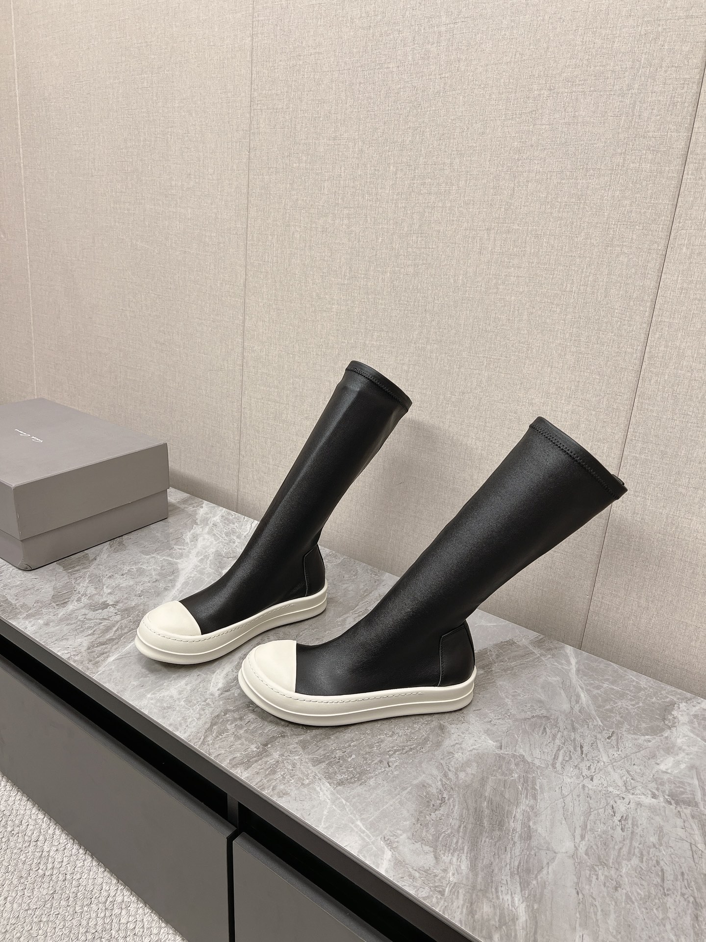 “High-Legged Rick Owens Boots: 750 Top Version for Hot Girl Style” - 图片 2