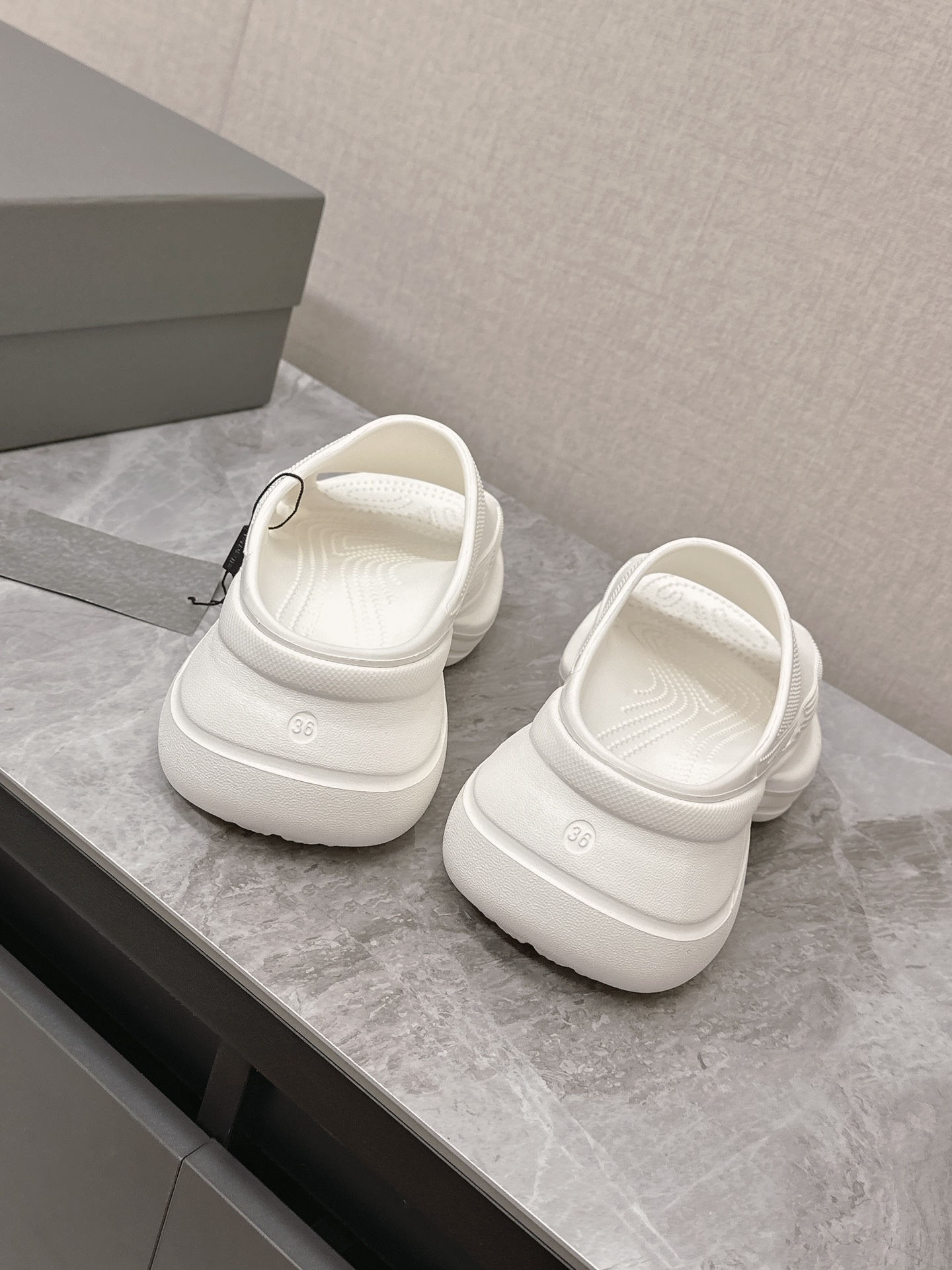 Balenciaga Women's White Rubber Pool Slides Chunky Platform Sandals 9 i1715514843 1881 0