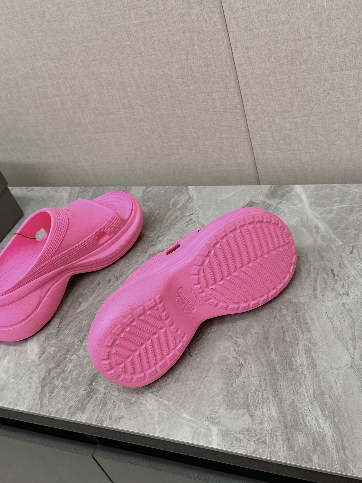 Balenciaga Women's Pool Slide Sandal - Pink Rubber Platform Summer Shoes 10 i1715514843 3564 0