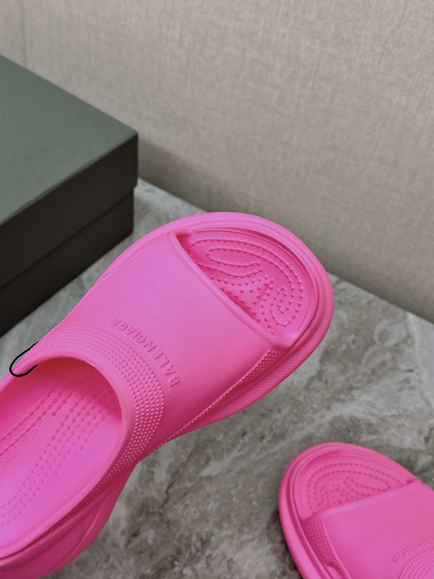 Balenciaga Women's Pool Slide Sandal - Pink Rubber Platform Summer Shoes 9 i1715514843 7715 0