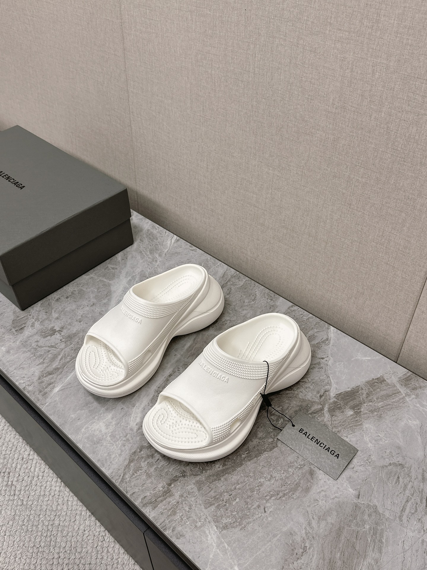 Balenciaga Women's White Rubber Pool Slides Chunky Platform Sandals 3 i1715514843 9884 0