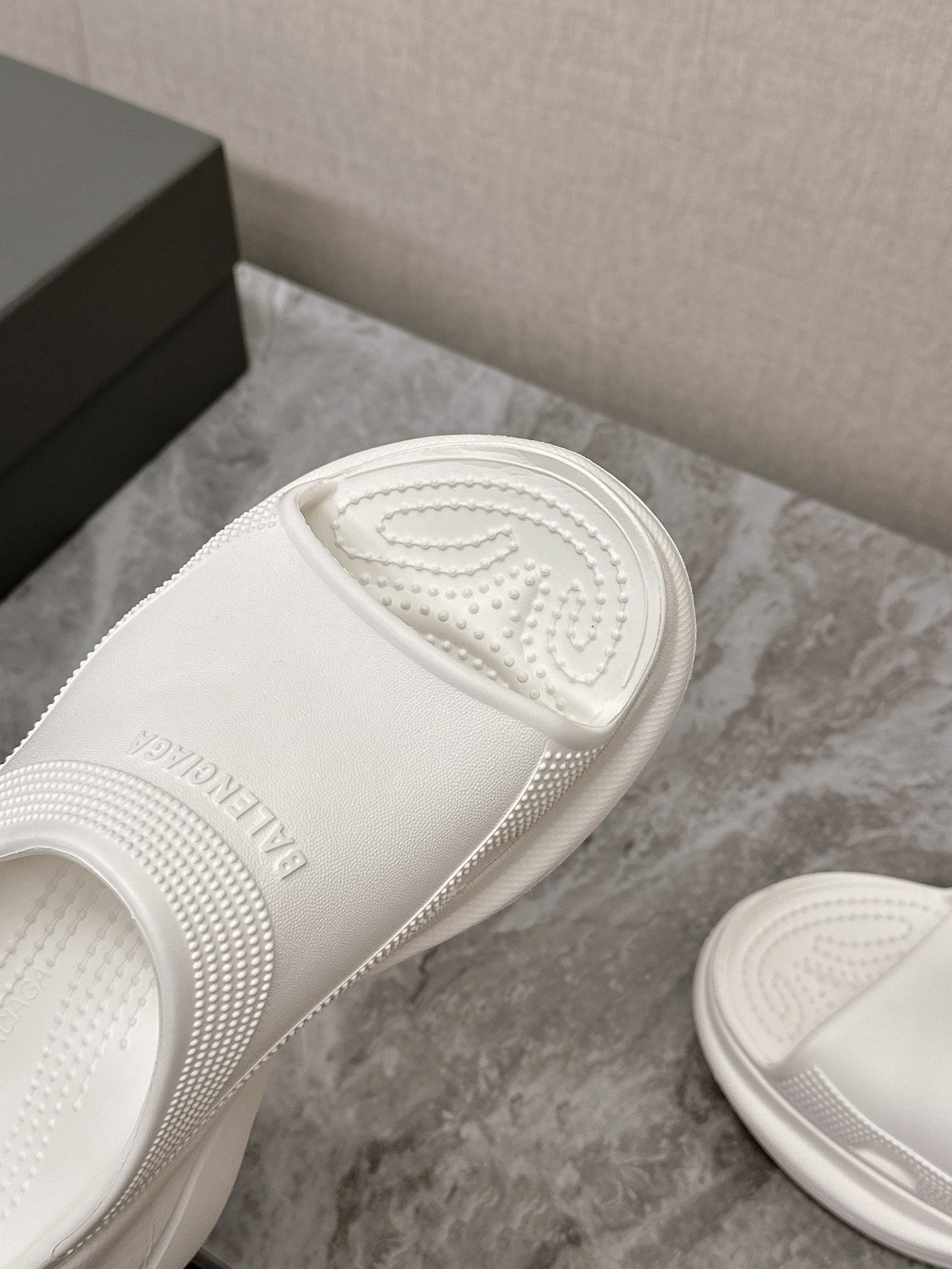 Balenciaga Women's White Rubber Pool Slides Chunky Platform Sandals 8 i1715514844 6916 0