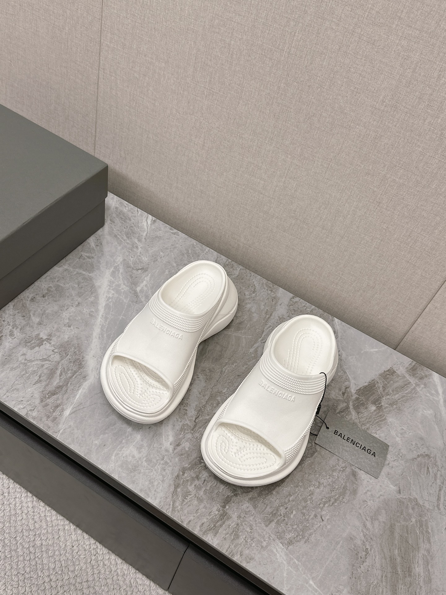 Balenciaga Women's White Rubber Pool Slides Chunky Platform Sandals 4 i1715514844 7643 0