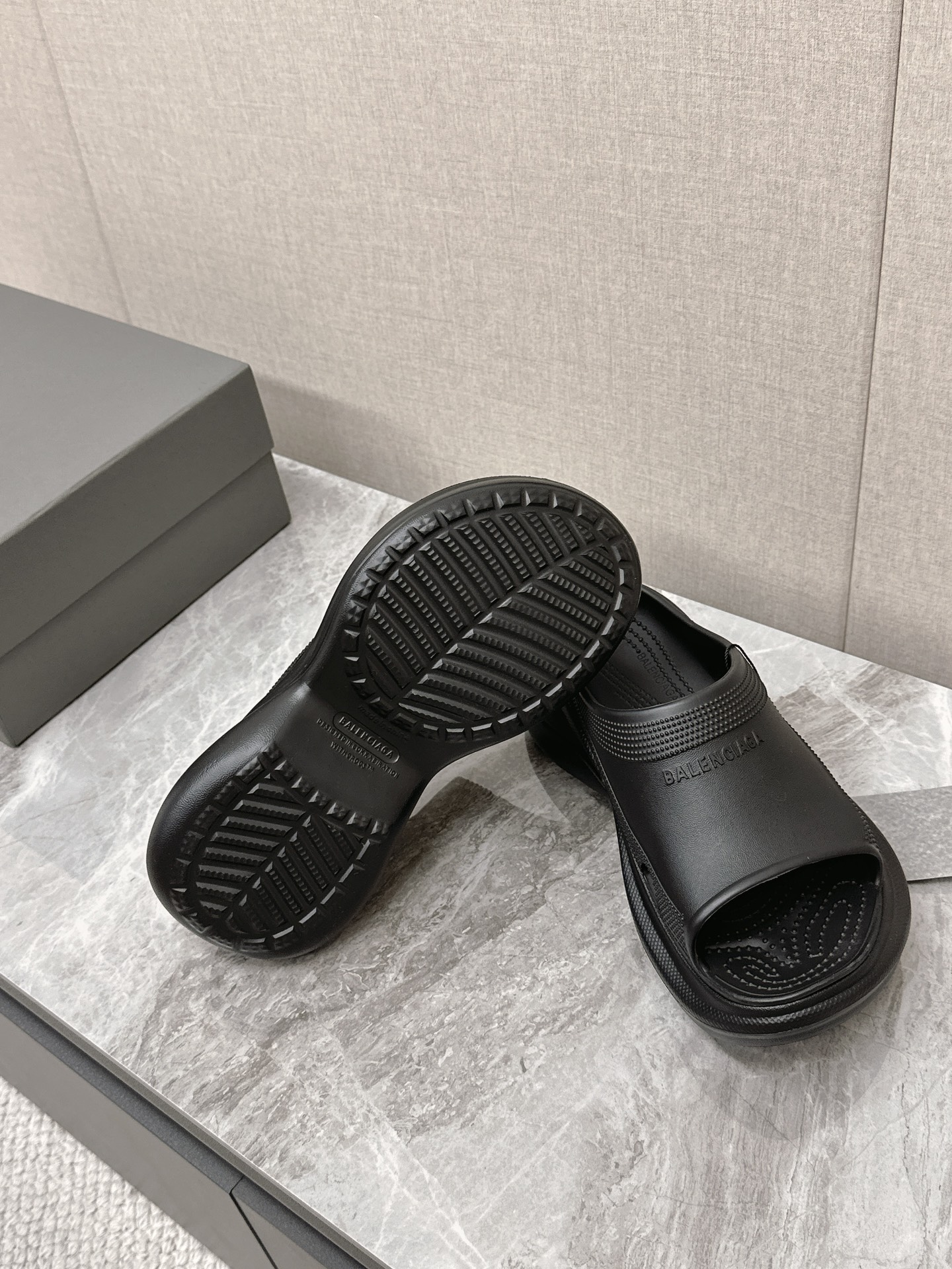 Balenciaga Women's Rubber Sandal Slides Summer, Black, Size 35-40 10 i1715514962 5033 0