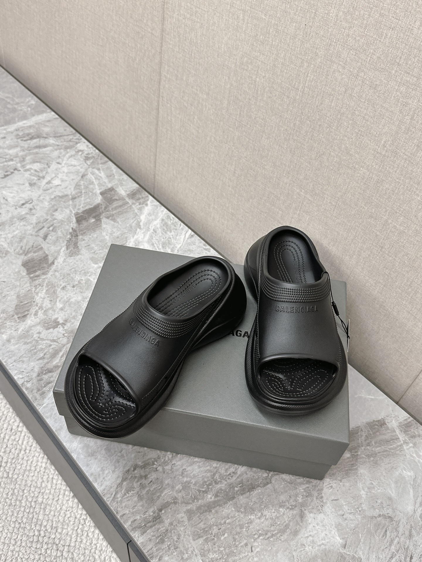 Balenciaga Women's Rubber Sandal Slides Summer, Black, Size 35-40 6 i1715514962 7788 0
