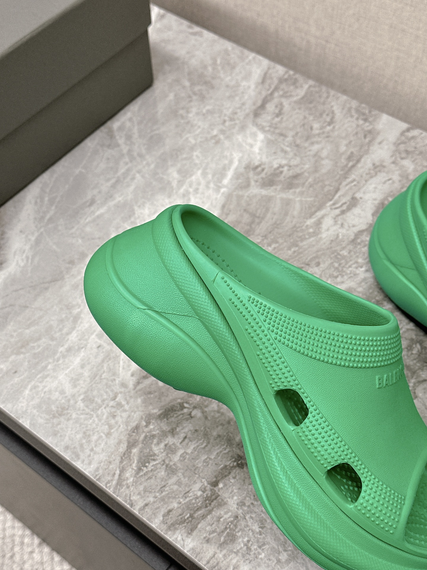 Balenciaga Women's Spring/Summer Green Rubber Molded Slide Sandals 7 i1715515042 9700 0