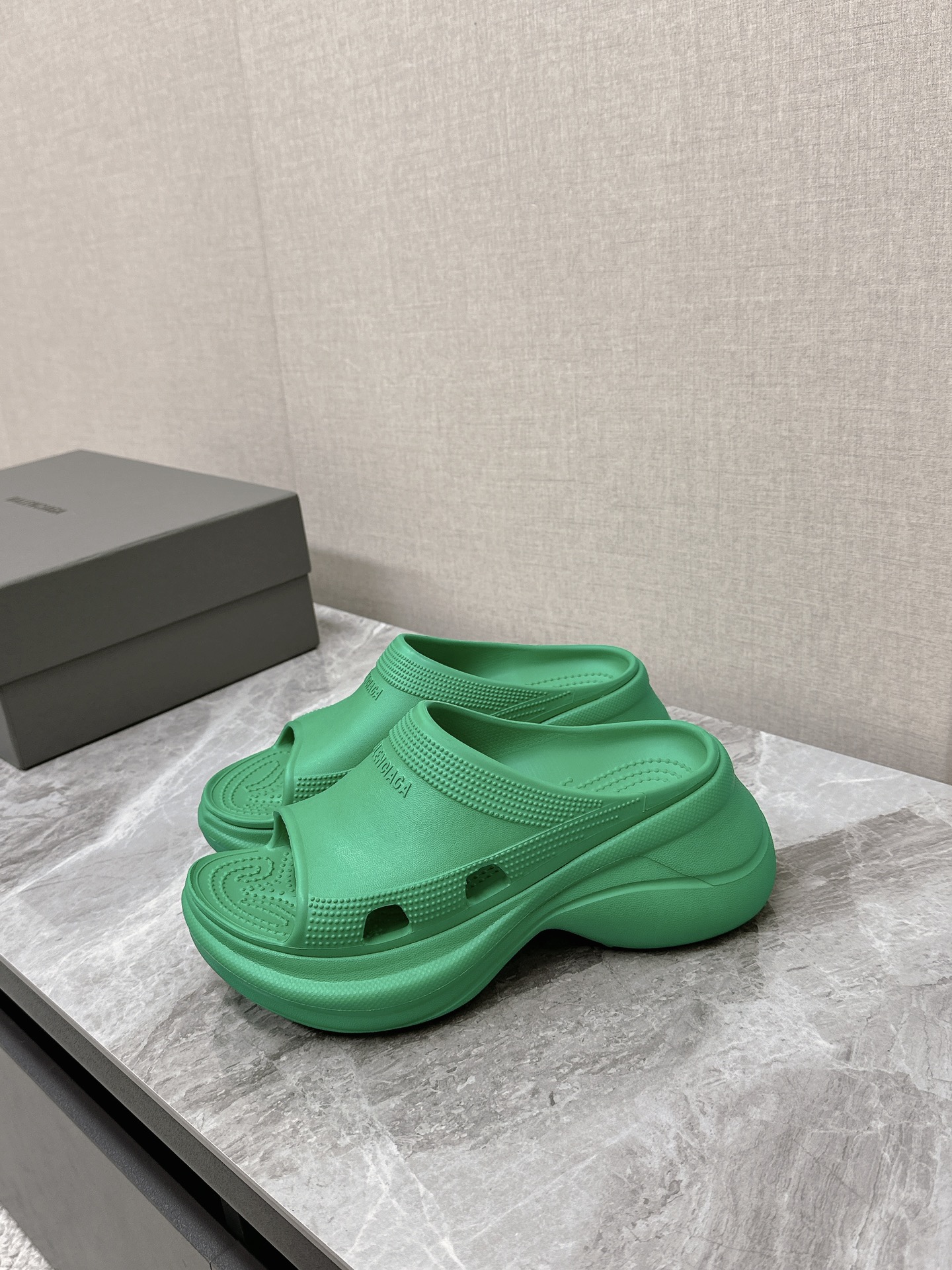 Balenciaga Women's Spring/Summer Green Rubber Molded Slide Sandals 5 i1715515216 368 0