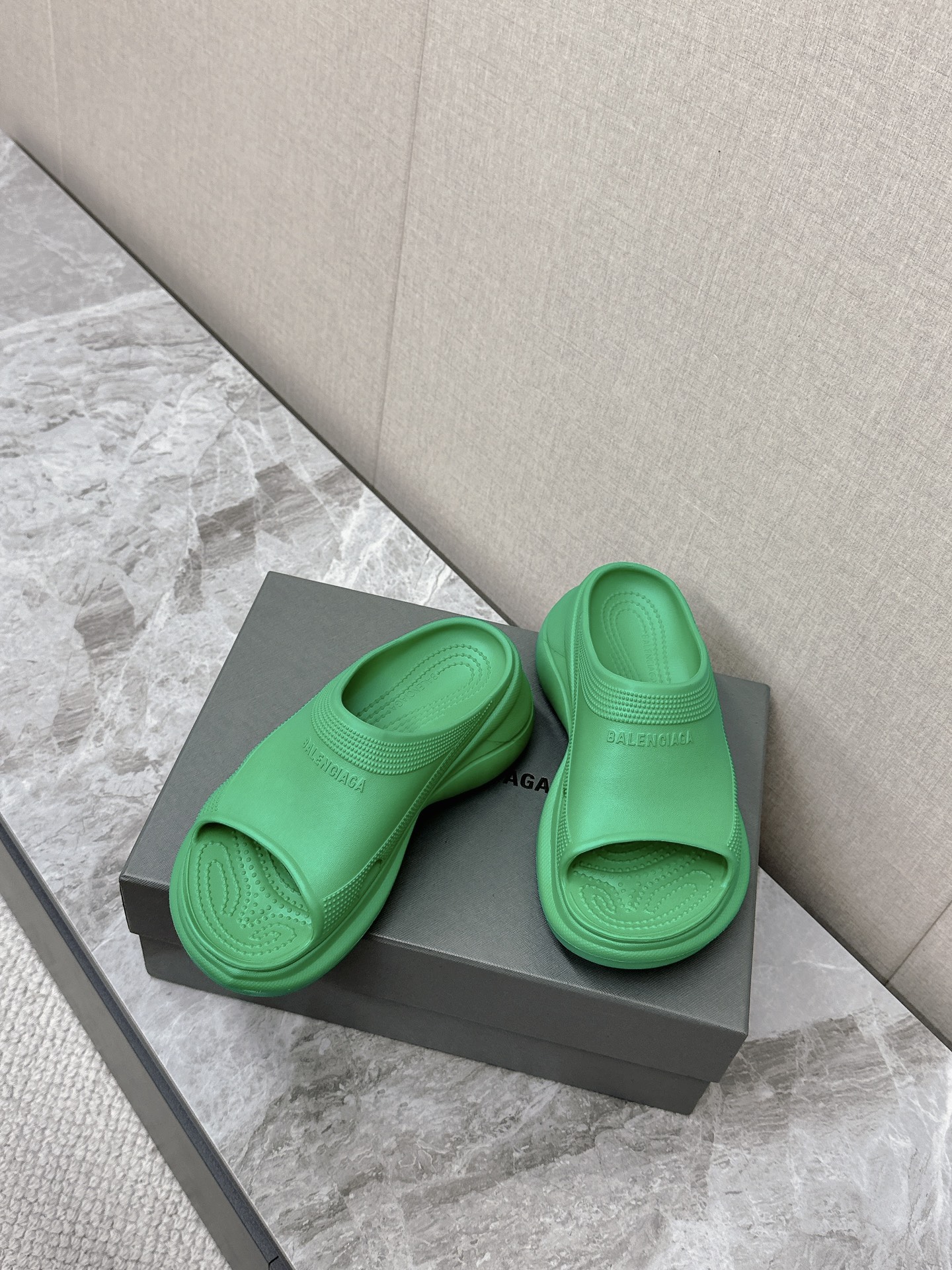 Balenciaga Women's Spring/Summer Green Rubber Molded Slide Sandals 6 i1715515216 5626 0