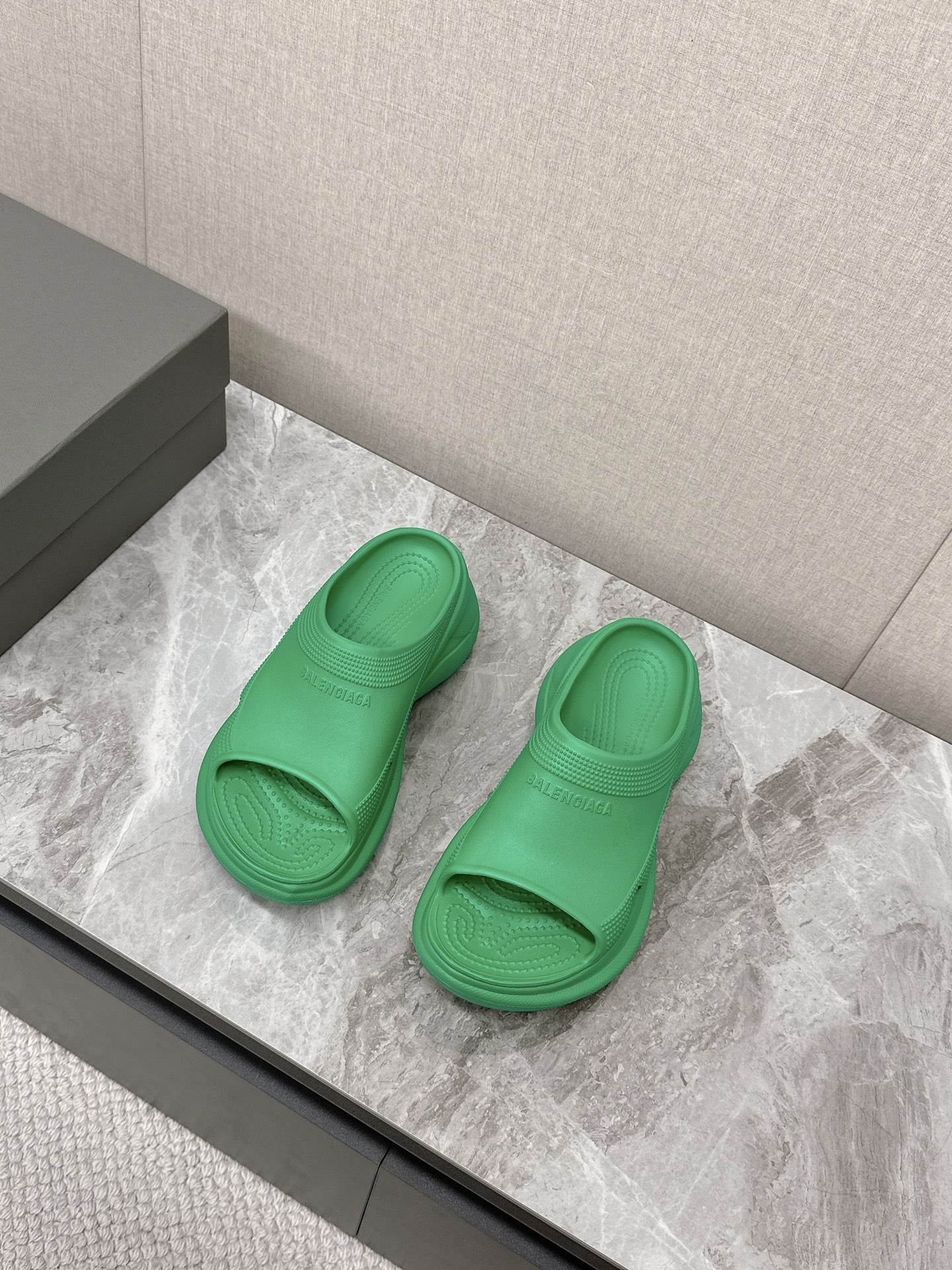 Balenciaga Women's Spring/Summer Green Rubber Molded Slide Sandals 4 i1715515217 8333 0