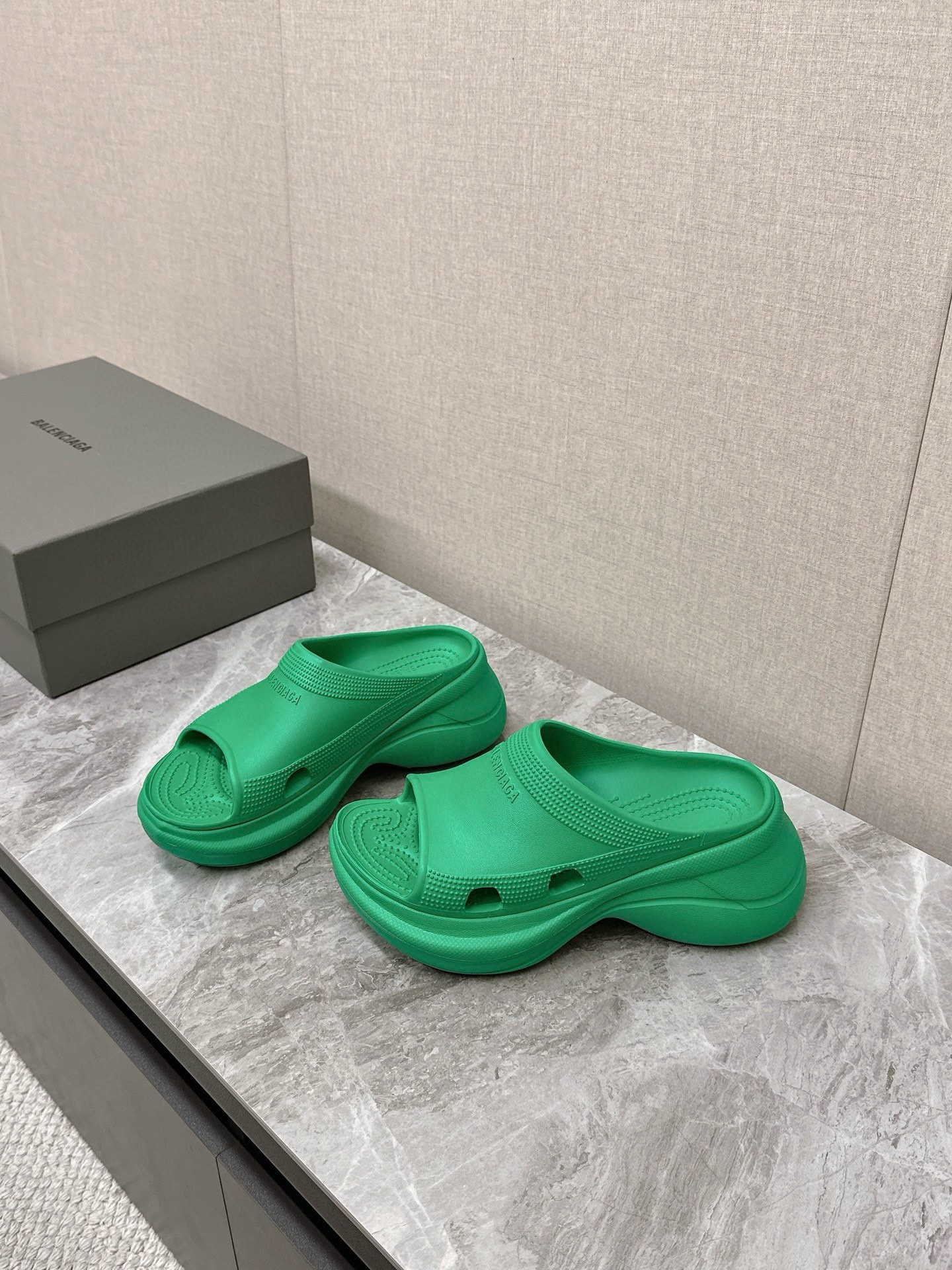 Balenciaga Women's Spring/Summer Green Rubber Molded Slide Sandals 10 i1744895634 3364 0