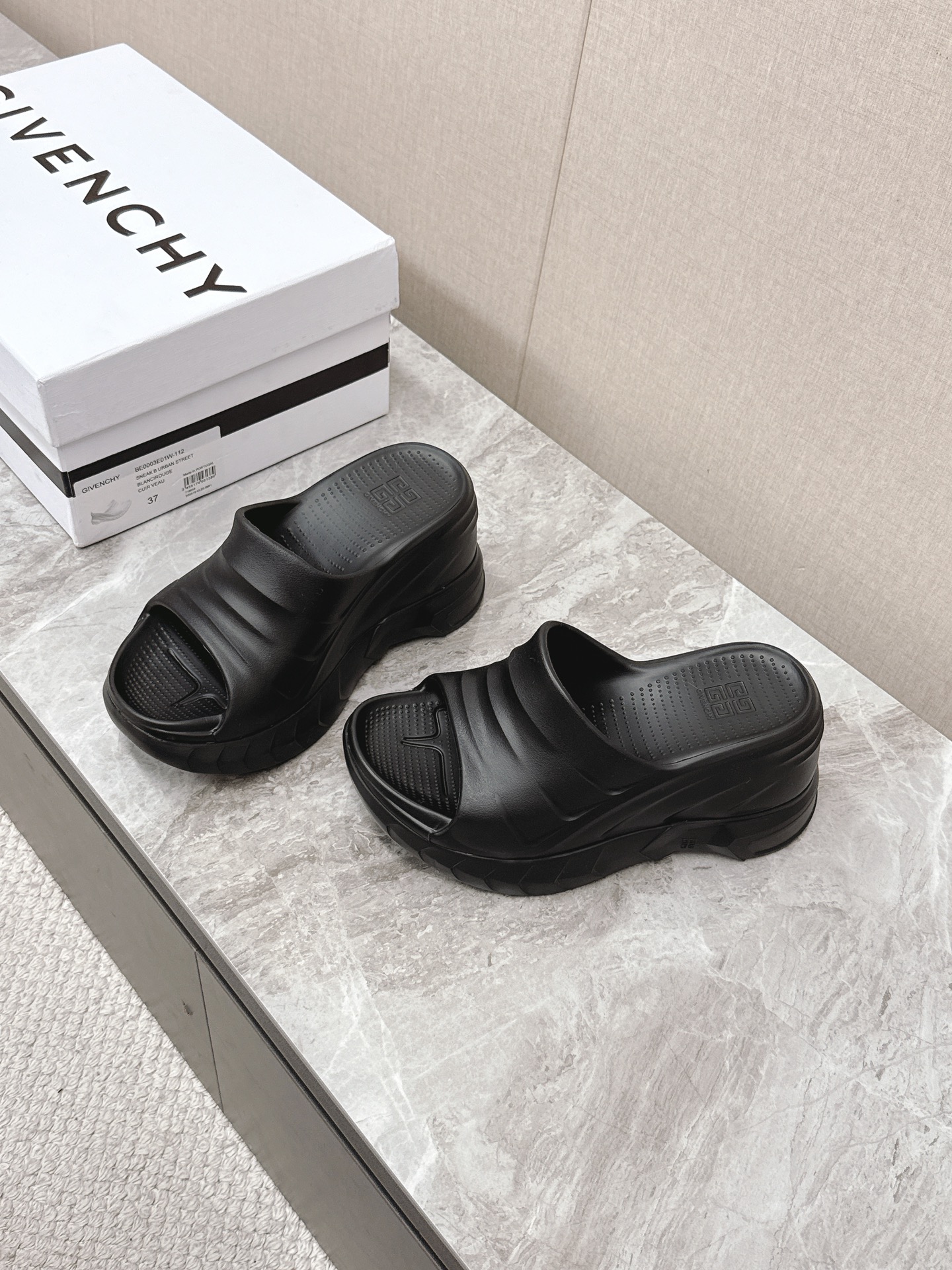 Givenchy Marshmallow Wedge Sandals: Trendy, Comfortable, and Height-Boosting 1 Givenchy Marshmallow Wedge Sandals: Trendy, Comfortable, and Height-Boosting