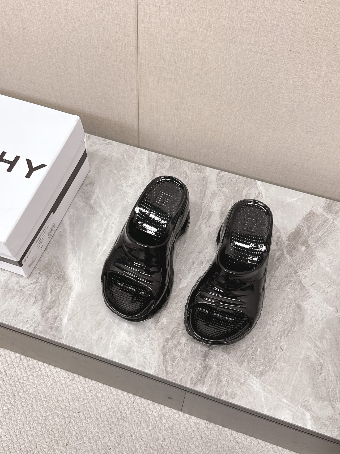 Givenchy Marshmallow Wedge Sandals: Trendy, Comfortable, and Chic 4 i1745068368 7989 7