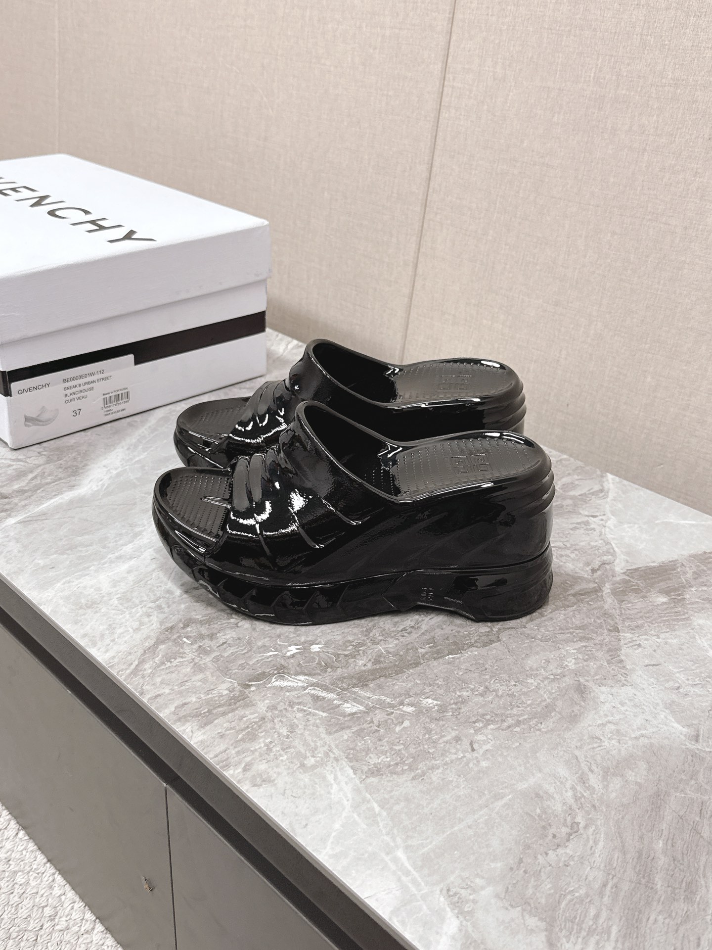 Givenchy Marshmallow Wedge Sandals: Trendy, Comfortable, and Chic 5 i1745068368 8759 3