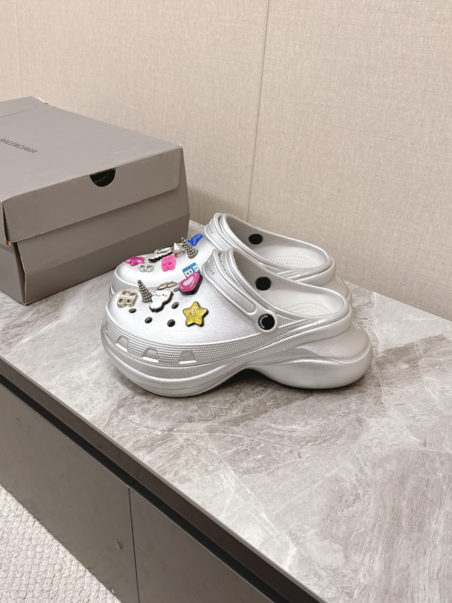 Balenciaga Unisex Rubber Clogs with Decorative Charms - Stylish & Comfortable 5 i1745151031 9561 6