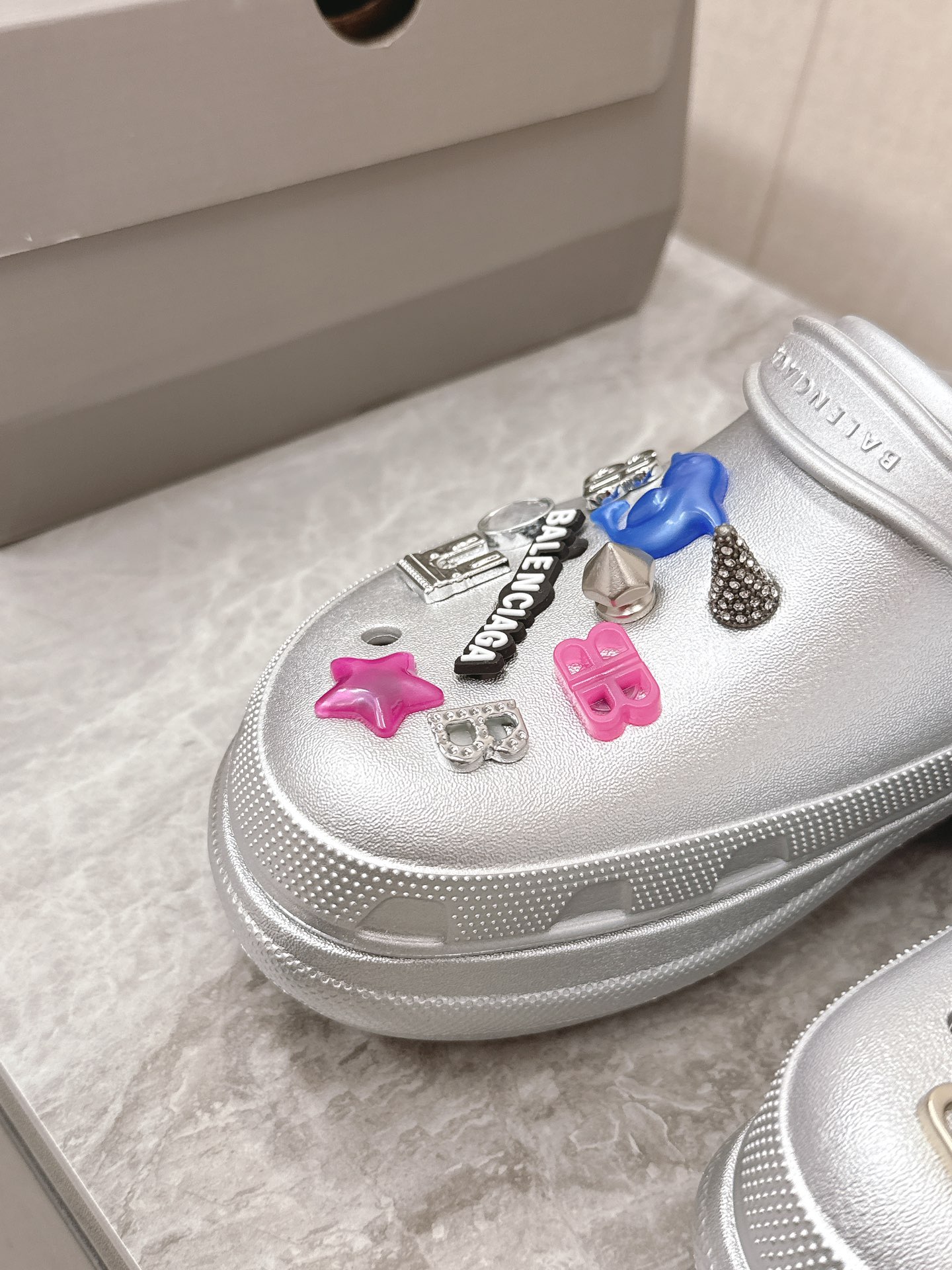 Balenciaga Unisex Rubber Clogs with Decorative Charms - Stylish & Comfortable 7 i1745151032 6555 7