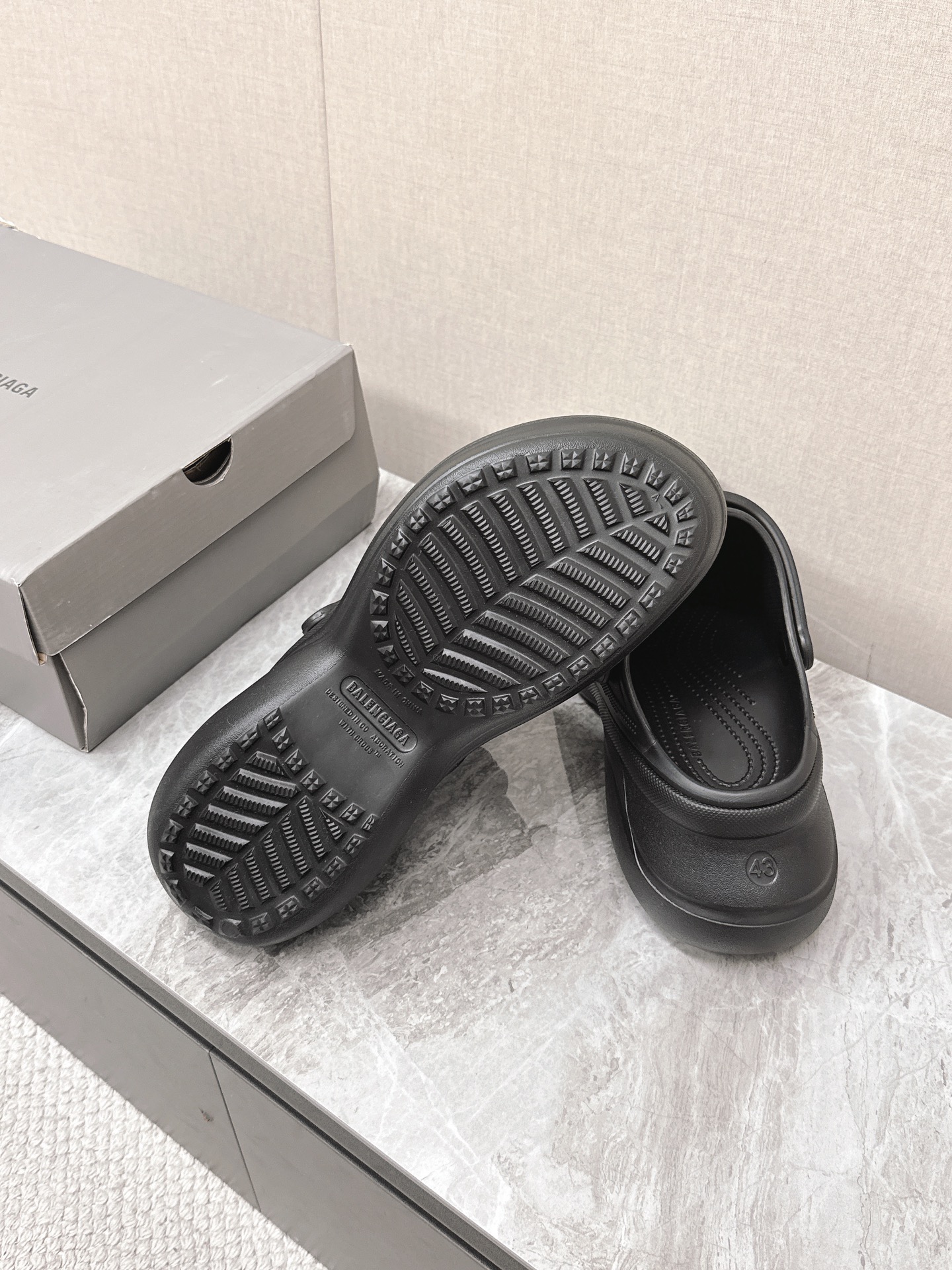 Balenciaga Women's Spring/Summer Clogs With Brand Logo & DIY Charms 10 i1745151136 6052 0