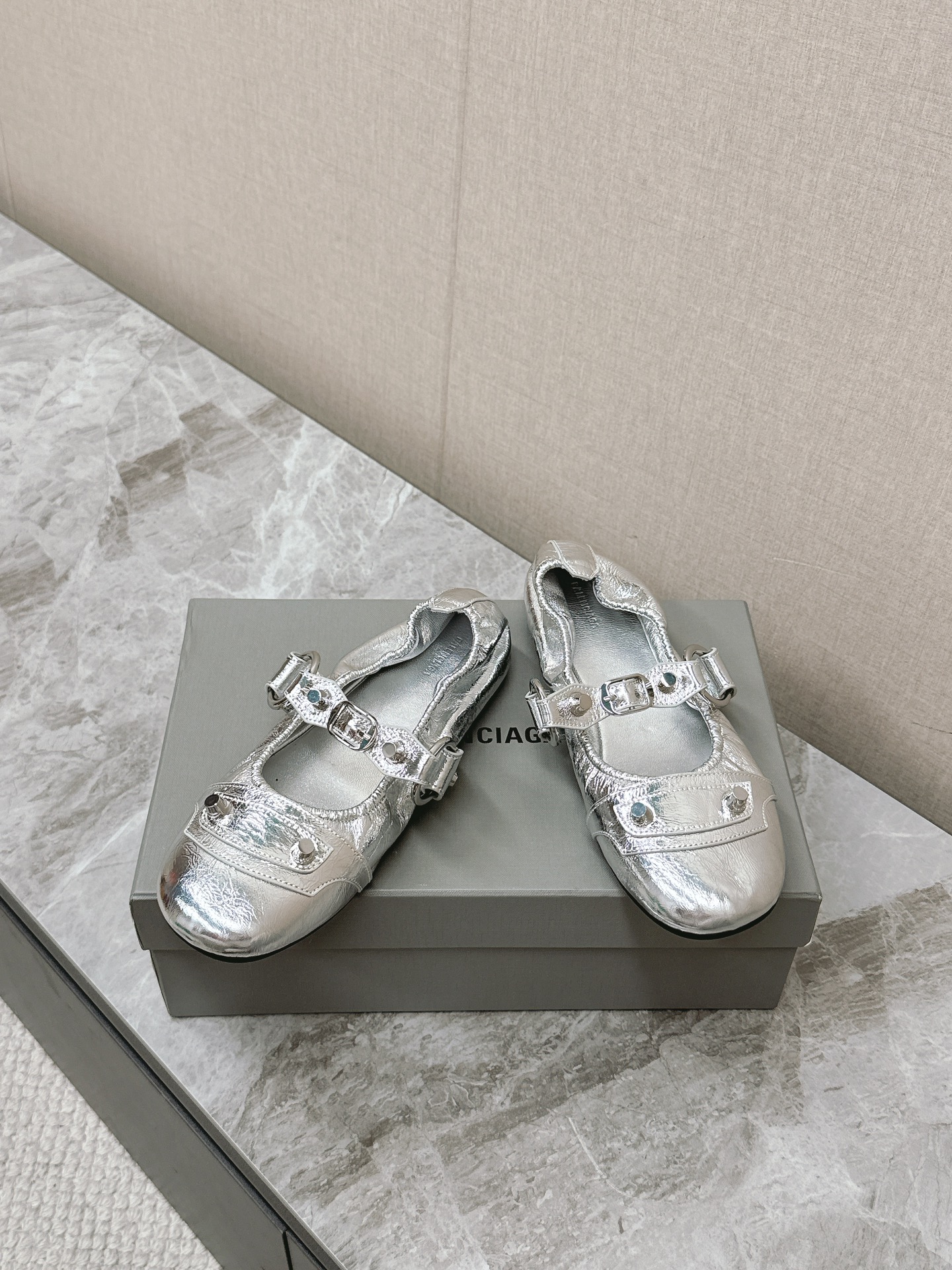 Paris Family 700: Soft Soled Ballet Shoes with Imported Leather and Lightweight Design - 图片 5