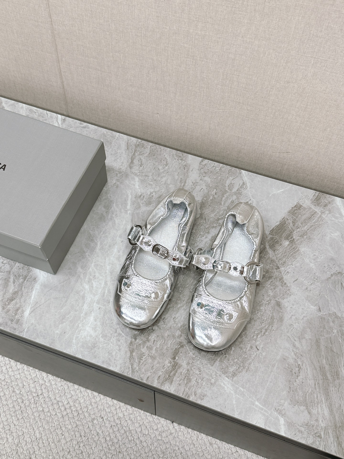 Paris Family 700: Soft Soled Ballet Shoes with Imported Leather and Lightweight Design - 图片 3