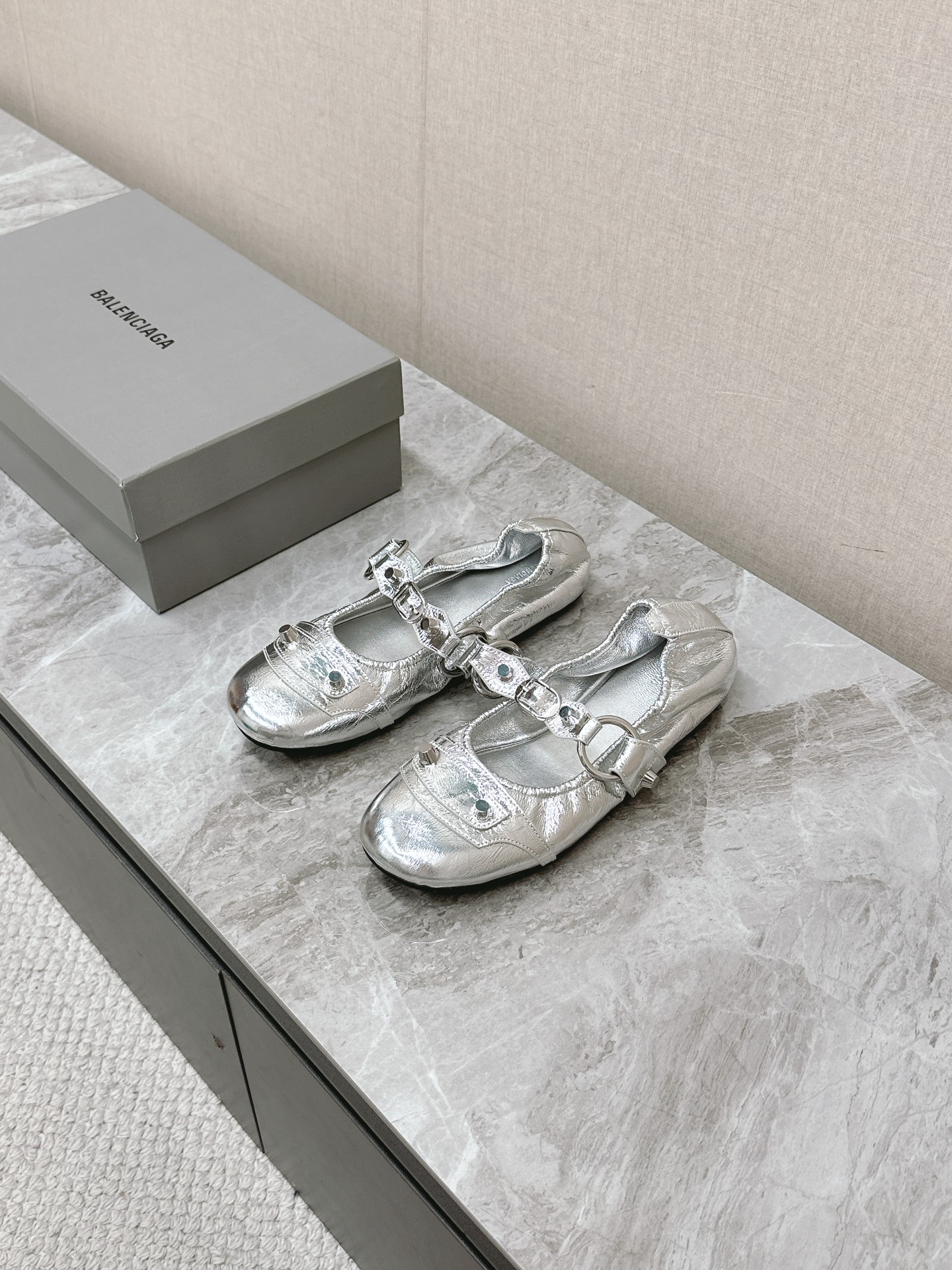 Paris Family 700: Soft Soled Ballet Shoes with Imported Leather and Lightweight Design - 图片 1