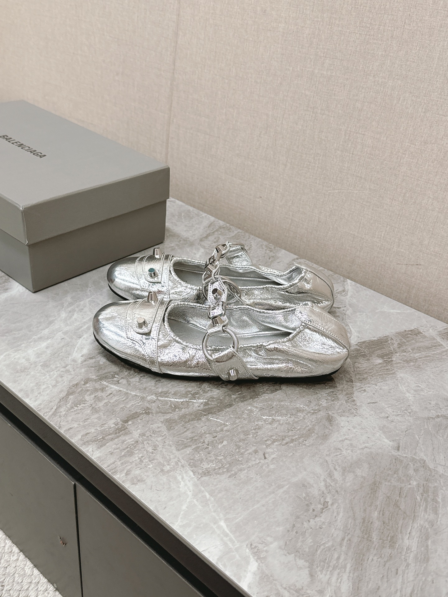 Paris Family 700: Soft Soled Ballet Shoes with Imported Leather and Lightweight Design - 图片 4