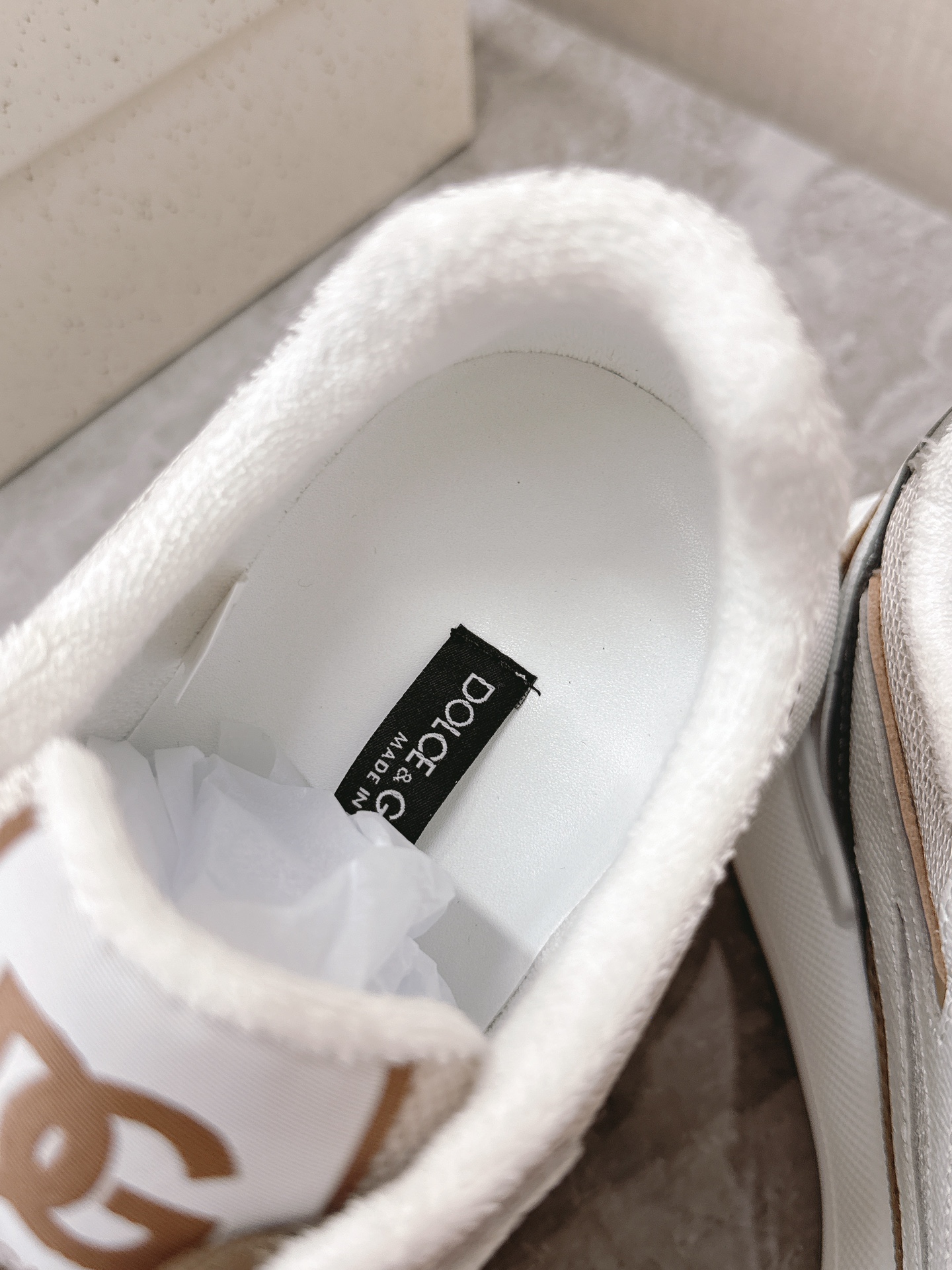 Dolce&Gabbana Las nuevas zapatillas casual para pareja de suela gruesa de Dolce&Gabbana se compraron