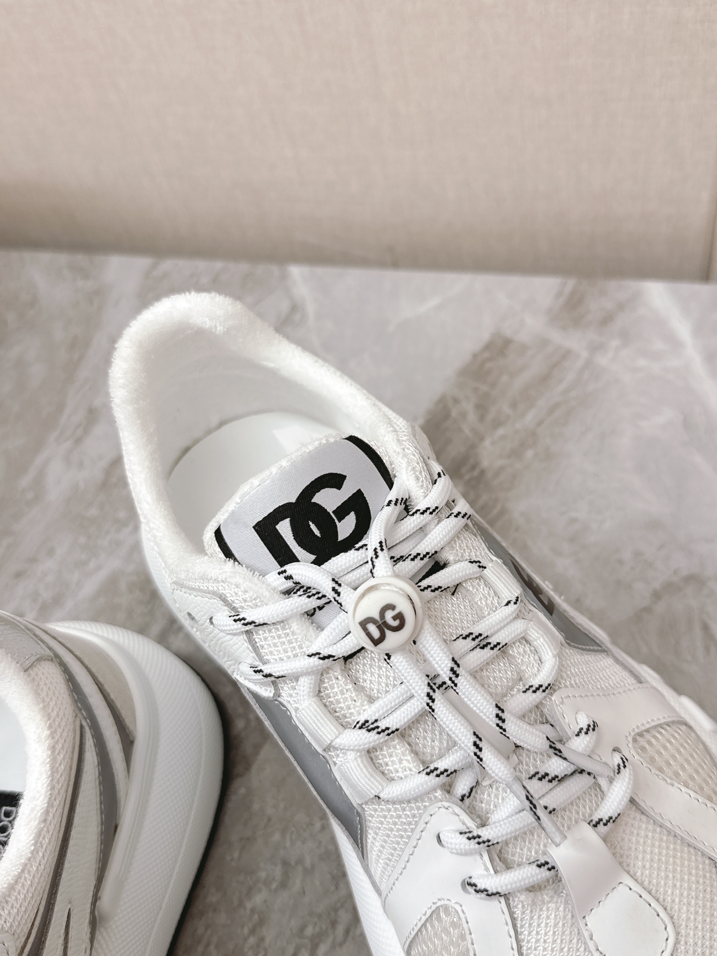 Dolce&Gabbana Las nuevas zapatillas casual para pareja de suela gruesa de Dolce&Gabbana se compraron