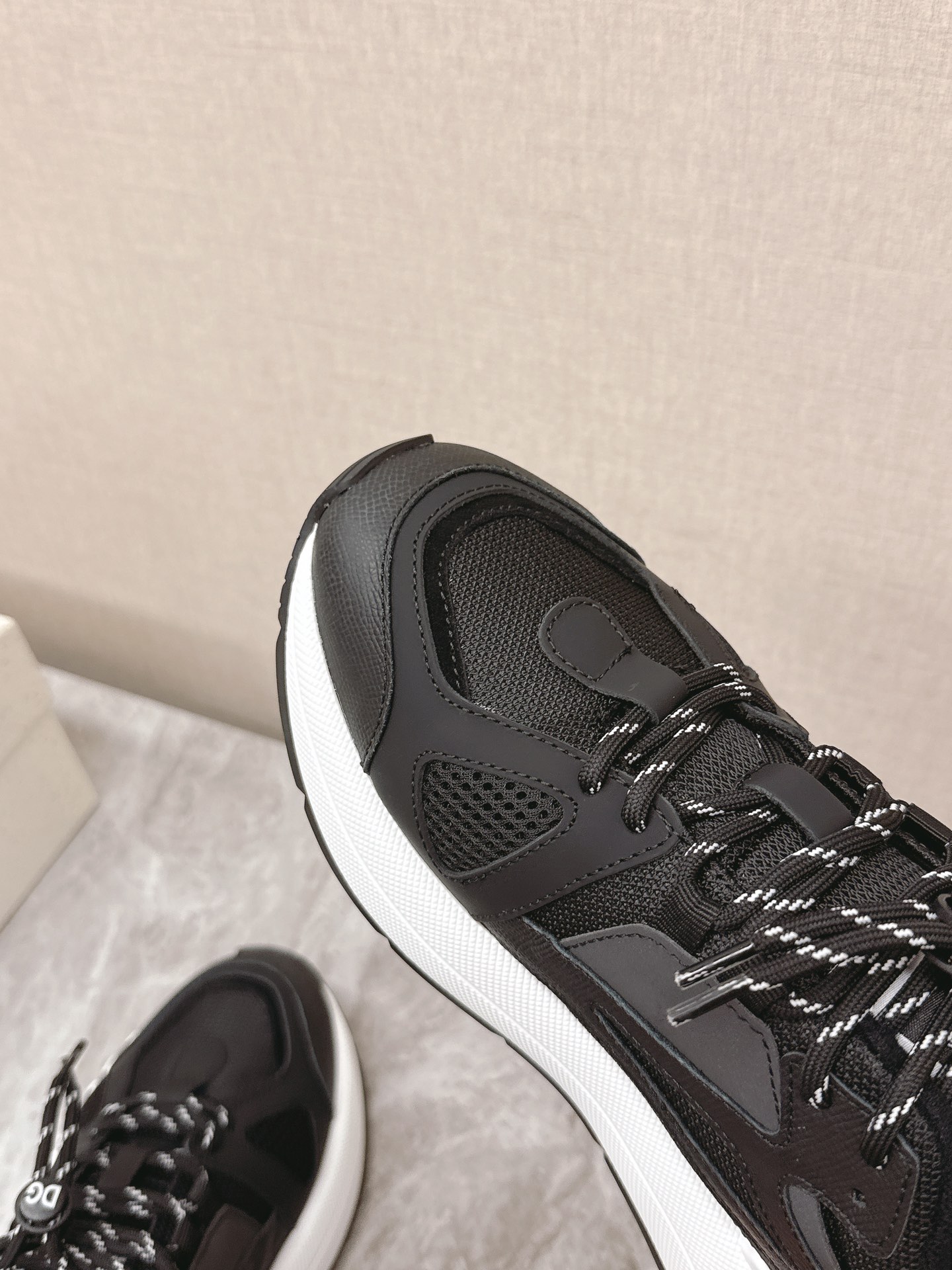 Dolce&Gabbana Las nuevas zapatillas casual para pareja de suela gruesa de Dolce&Gabbana se compraron