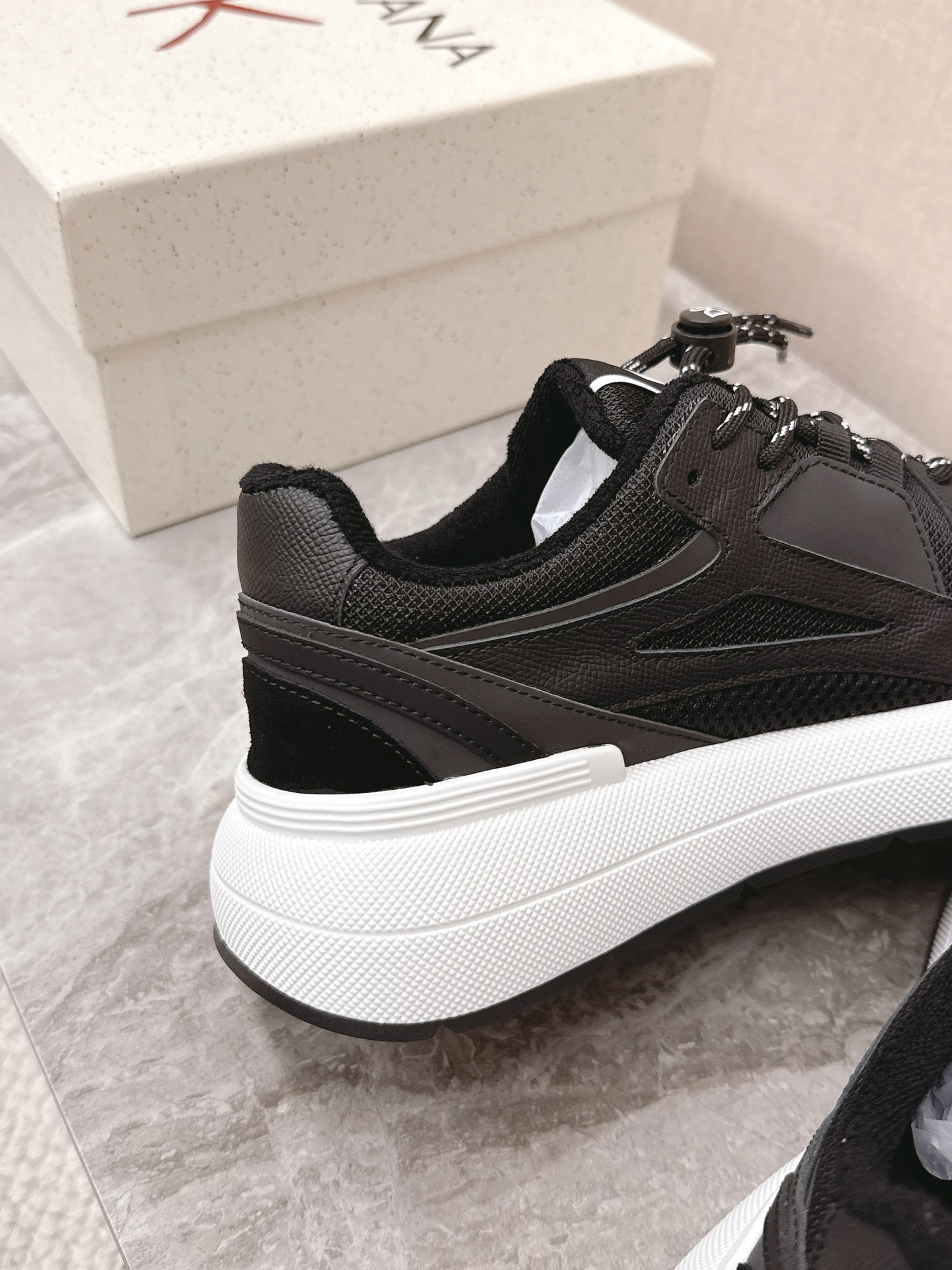 Dolce&Gabbana Las nuevas zapatillas casual para pareja de suela gruesa de Dolce&Gabbana se compraron