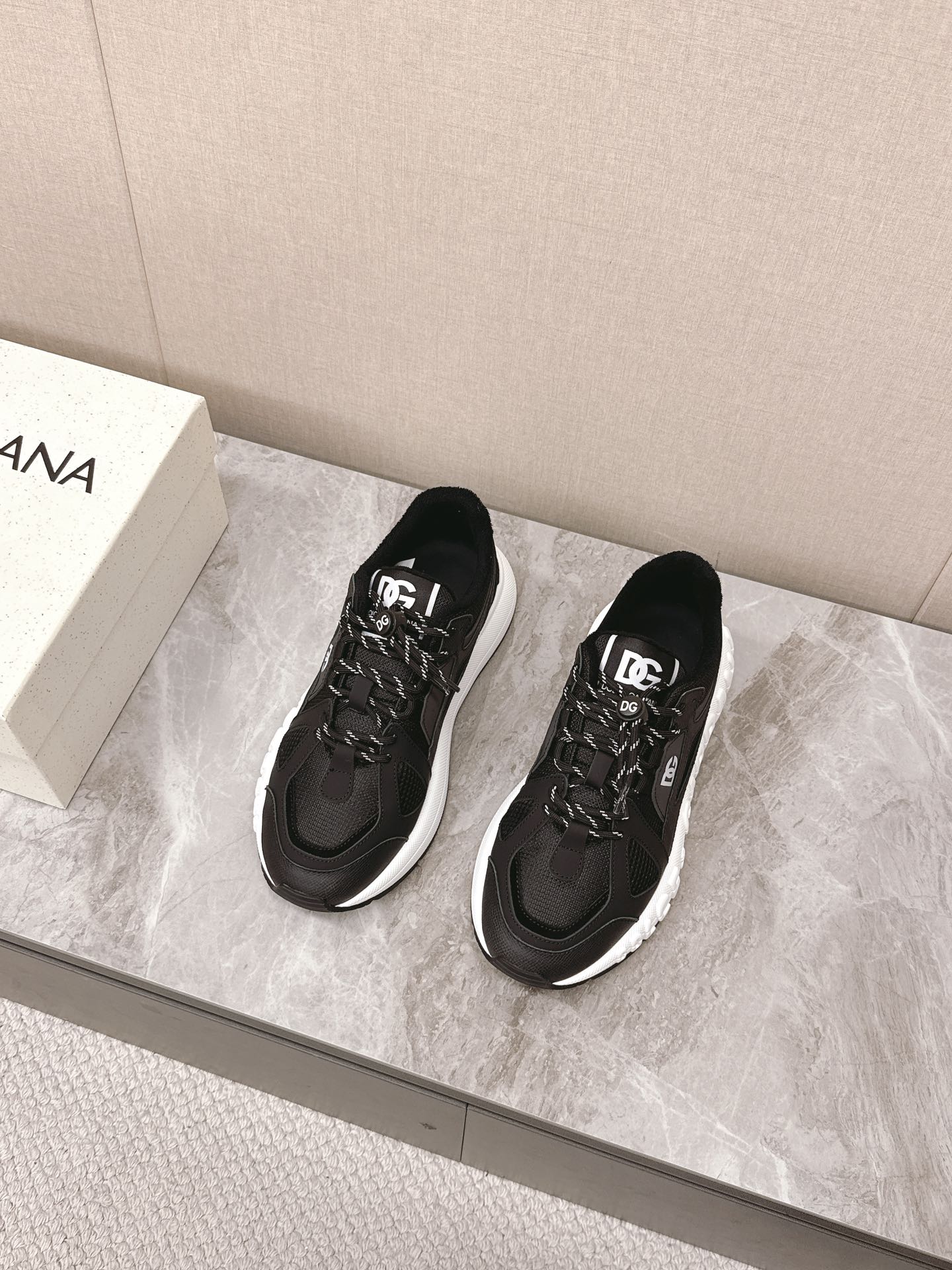 Dolce&Gabbana Las nuevas zapatillas casual para pareja de suela gruesa de Dolce&Gabbana se compraron