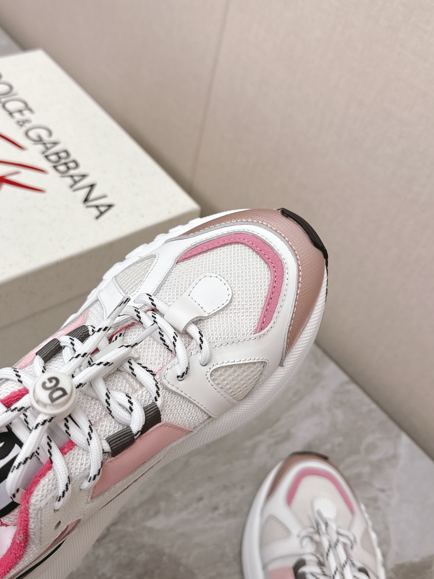 Dolce&Gabbana Las nuevas zapatillas casual para pareja de suela gruesa de Dolce&Gabbana se compraron