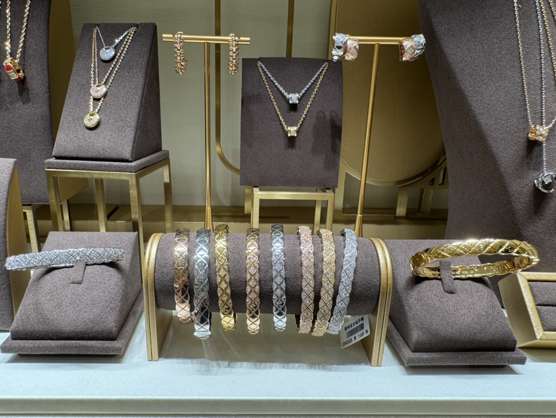 NO:631191,Diamond series bracelets, bracelets, Cartier high-end jewelry19860909菱格系列手镯,,bracelet,卡迪亚高端饰品,Jewelry