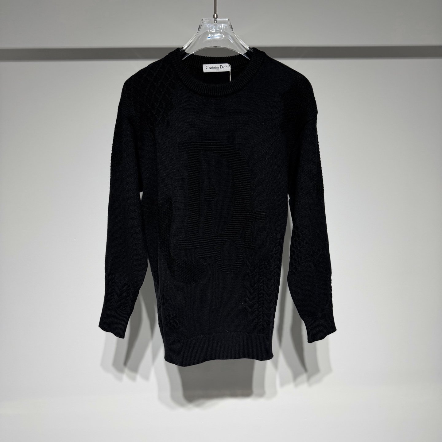 NO:637622,Dior Christian Dior fashionable casual round neck knitted sweater!  The three-dimensional jacquard craftsmanship of the large letter D is full and delicate, and the woolen pure cotton fabric has a certain thickness!  The distinct layers, exquisite and fashionable styles are combined with the latest technology!  !  The double-layered neckline is tight and not easily deformed!  !  Origin: Italy, a symbol of quality and a benchmark of fashion. It has always been synonymous with magnificence and elegance. Whether it is fashion or accessories, Dior has always been at the top of the fashion palace!  !  !  The reason why it has become a classic is that in addition to its innovative and elegant design, its extraordinary design skills push its momentum to the top. Every detail in the simple design is completely coordinated and used just right!  !  !  The design of all luxury goods is very demanding in pursuit of details and forms a perfect arc!  !  !  Item No. Color Black Gray Size M-L-XL-XXL-XXXL L shoulder width 46, chest 50, length 66. Refer to the L size chart to choose the size that suits you!  ,Dior-clothing,dior,dior,sweaters,alexander wang19860909Dior 克里斯丁-迪奥时尚休闲圆领针织毛衣！D大字母立体提花工艺饱满细腻、毛织纯棉面料有一定厚度！层次鲜明精美时尚版型结合当下最新工艺！！领口双层紧实不易变形！！原产地意大利 品质的象征时尚的标杆 一直是华丽与高雅的代名词 不论是时装还是饰品 迪奥在时尚殿堂一直雄踞顶端！！！之所以能成为经典,除了其创新中又带着优雅的设计,非凡的设计功力将的声势推向顶点, 简约设计中的每个细节都完整的协调在一起运用得恰到好处！！！所有奢侈品的设计对细节追求都非常苛刻呼应构成了完美的弧线！！！ 货号 颜色黑色 灰色 尺码M-L-XL-XXL-XXXL L肩宽46、胸围50、衣长66 参考L尺码表数据选择合适自己的尺码！,迪奥-服装,dior,dior,sweaters,alexander wang,Women's clothing