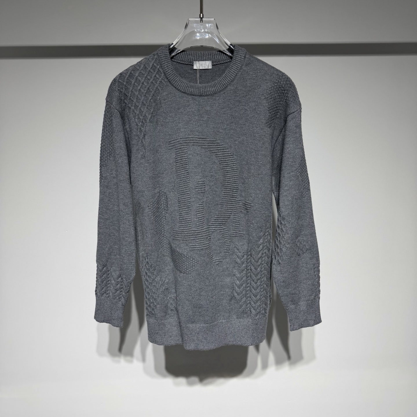 NO:637616,Dior Christian Dior fashionable casual round neck knitted sweater!  The three-dimensional jacquard craftsmanship of the large letter D is full and delicate, and the woolen pure cotton fabric has a certain thickness!  The distinct layers, exquisite and fashionable styles are combined with the latest technology!  !  The double-layered neckline is tight and not easily deformed!  !  Originated in Italy, a symbol of quality and a benchmark of fashion. It has always been synonymous with luxury and elegance. Whether it is fashion or accessories, Dior has always been at the top of the fashion palace!  !  !  The reason why it has become a classic is that in addition to its innovative and elegant design, its extraordinary design skills push its momentum to the top. Every detail in the simple design is completely coordinated and used just right!  !  !  The design of all luxury goods is very demanding in pursuit of details and forms a perfect arc!  !  !  Item No. Color Black Gray Size M-L-XL-XXL-XXXL L shoulder width 46, chest 50, length 66. Refer to the L size chart to choose the size that suits you!  ,Dior-clothing,dior,dior,sweaters,alexander wang19860909Dior 克里斯丁-迪奥时尚休闲圆领针织毛衣！D大字母立体提花工艺饱满细腻、毛织纯棉面料有一定厚度！层次鲜明精美时尚版型结合当下最新工艺！！领口双层紧实不易变形！！原产地意大利 品质的象征时尚的标杆 一直是华丽与高雅的代名词 不论是时装还是饰品 迪奥在时尚殿堂一直雄踞顶端！！！之所以能成为经典,除了其创新中又带着优雅的设计,非凡的设计功力将的声势推向顶点, 简约设计中的每个细节都完整的协调在一起运用得恰到好处！！！所有奢侈品的设计对细节追求都非常苛刻呼应构成了完美的弧线！！！ 货号 颜色黑色 灰色 尺码M-L-XL-XXL-XXXL L肩宽46、胸围50、衣长66 参考L尺码表数据选择合适自己的尺码！,迪奥-服装,dior,dior,sweaters,alexander wang,Women's clothing