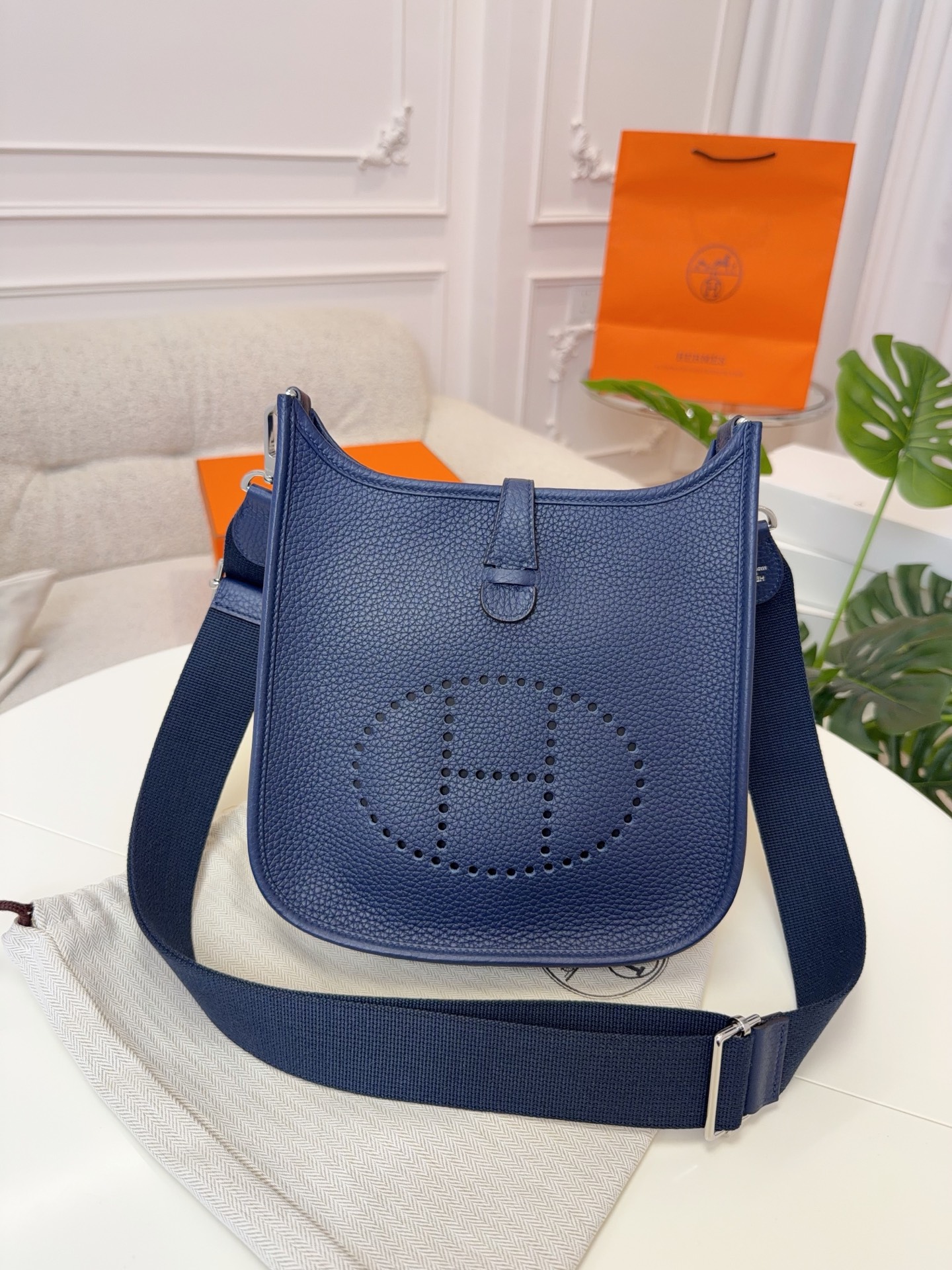 NO:713914,Evelyne Evelyne 23cm for men, original imported TC leather [sapphire blue] gold and silver buckle, unisex model, limited edition, counter synchronization, handmade wax thread sewing, pure steel hardware, in stock, Hermes, Hermes,19860909男士专用 Evelyne 伊芙琳 23cm 原厂进口TC皮【宝石蓝】金银扣 男女通用款 限量版 专柜同步 手工蜡线缝制 纯钢五金 现货,爱马仕,hermes,Hermes,,Bag